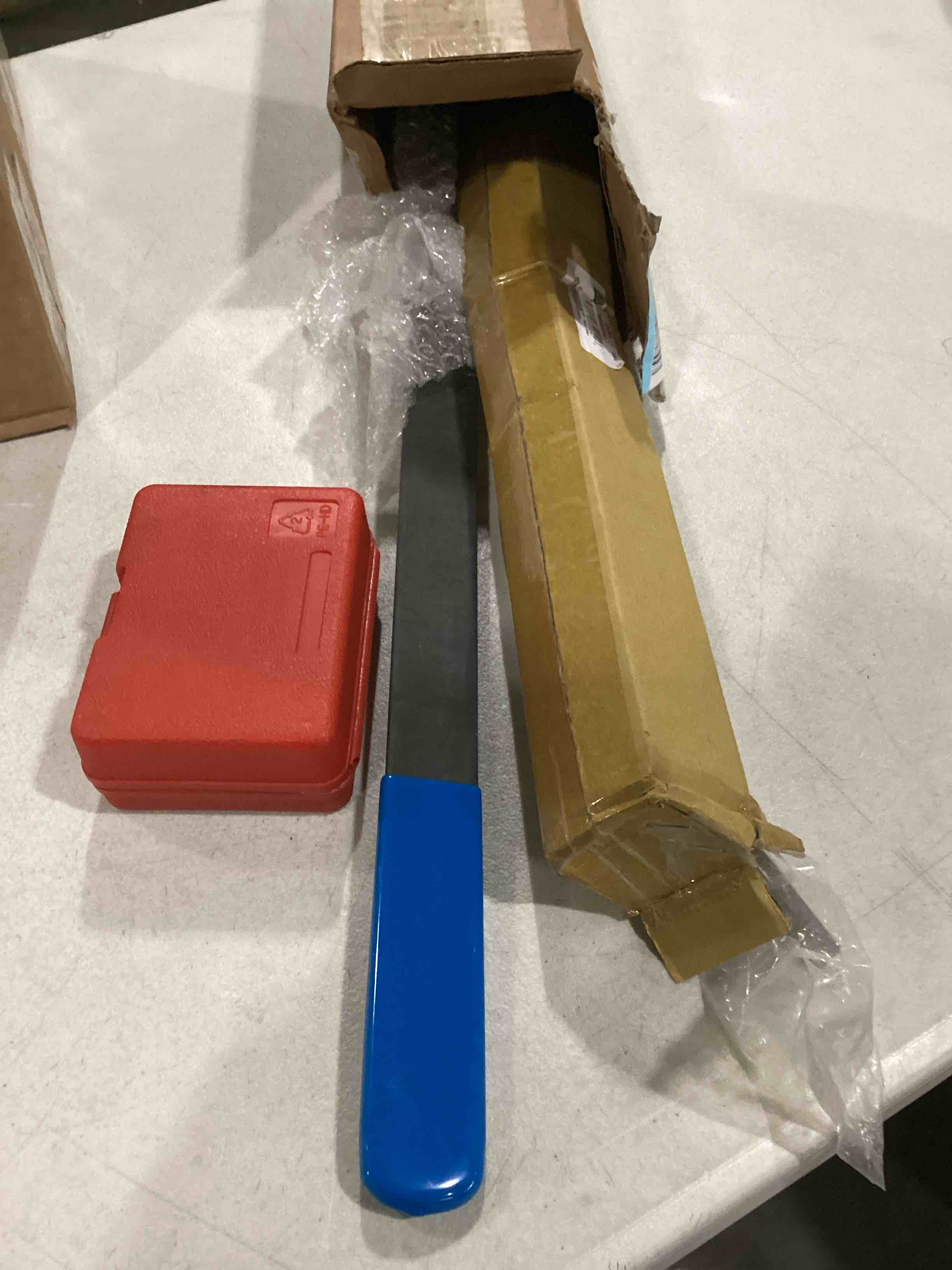 https://s3.amazonaws.com/lotting-images-prod/bidfta/RED5744889_1716042977879.jpeg