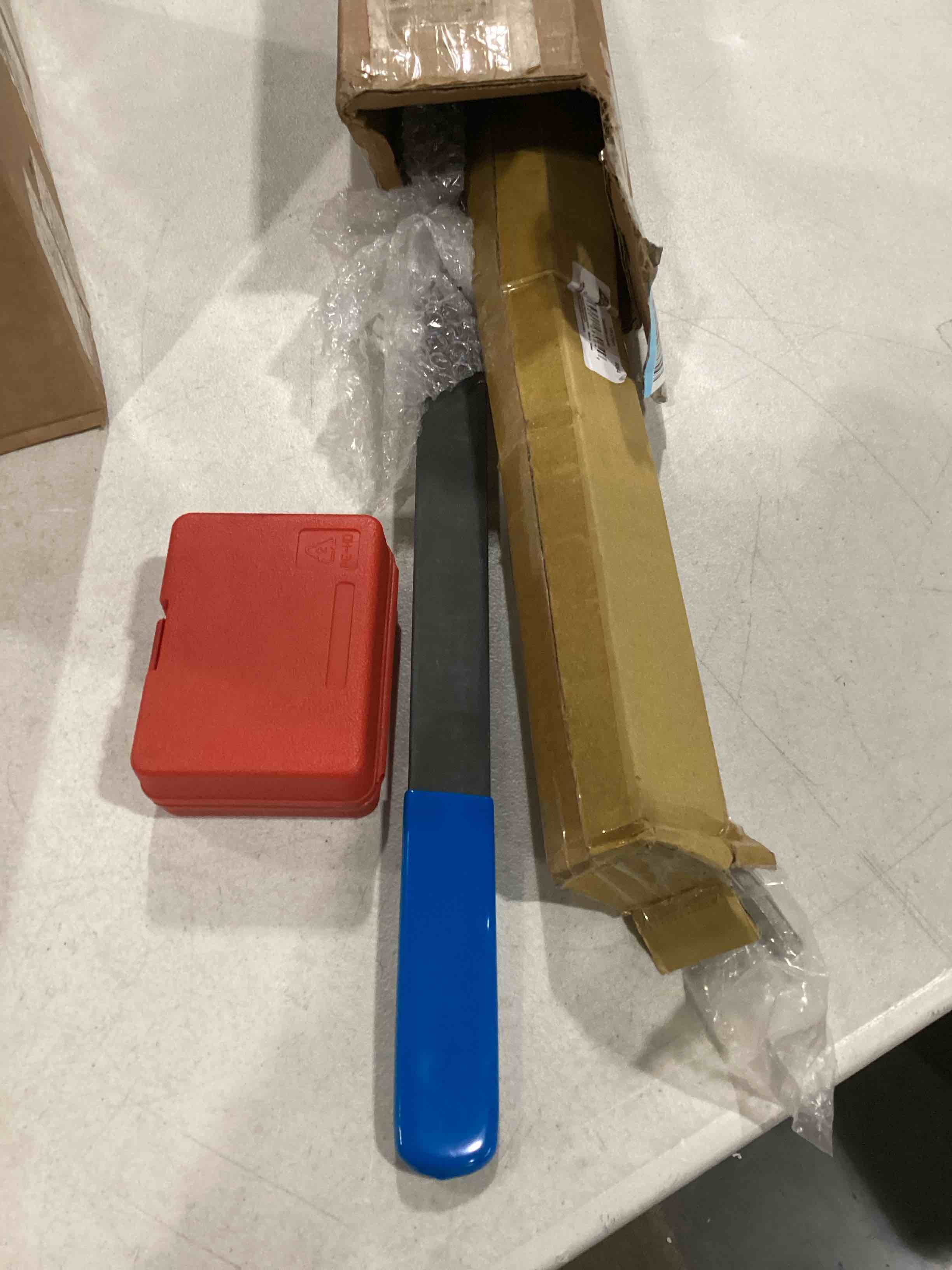 https://s3.amazonaws.com/lotting-images-prod/bidfta/RED5744889_1716042979584.jpeg