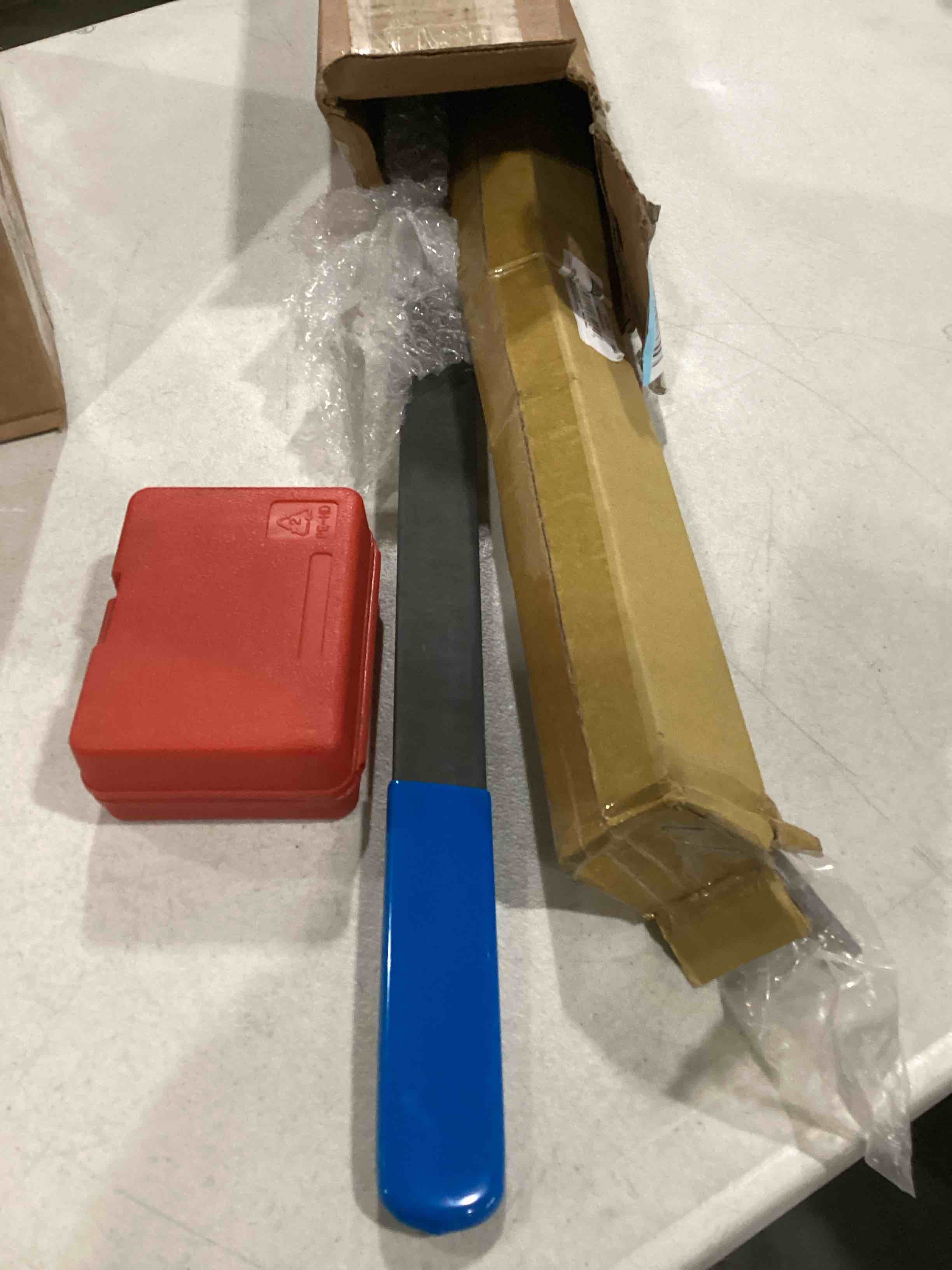 https://s3.amazonaws.com/lotting-images-prod/bidfta/RED5744889_1716042981280.jpeg
