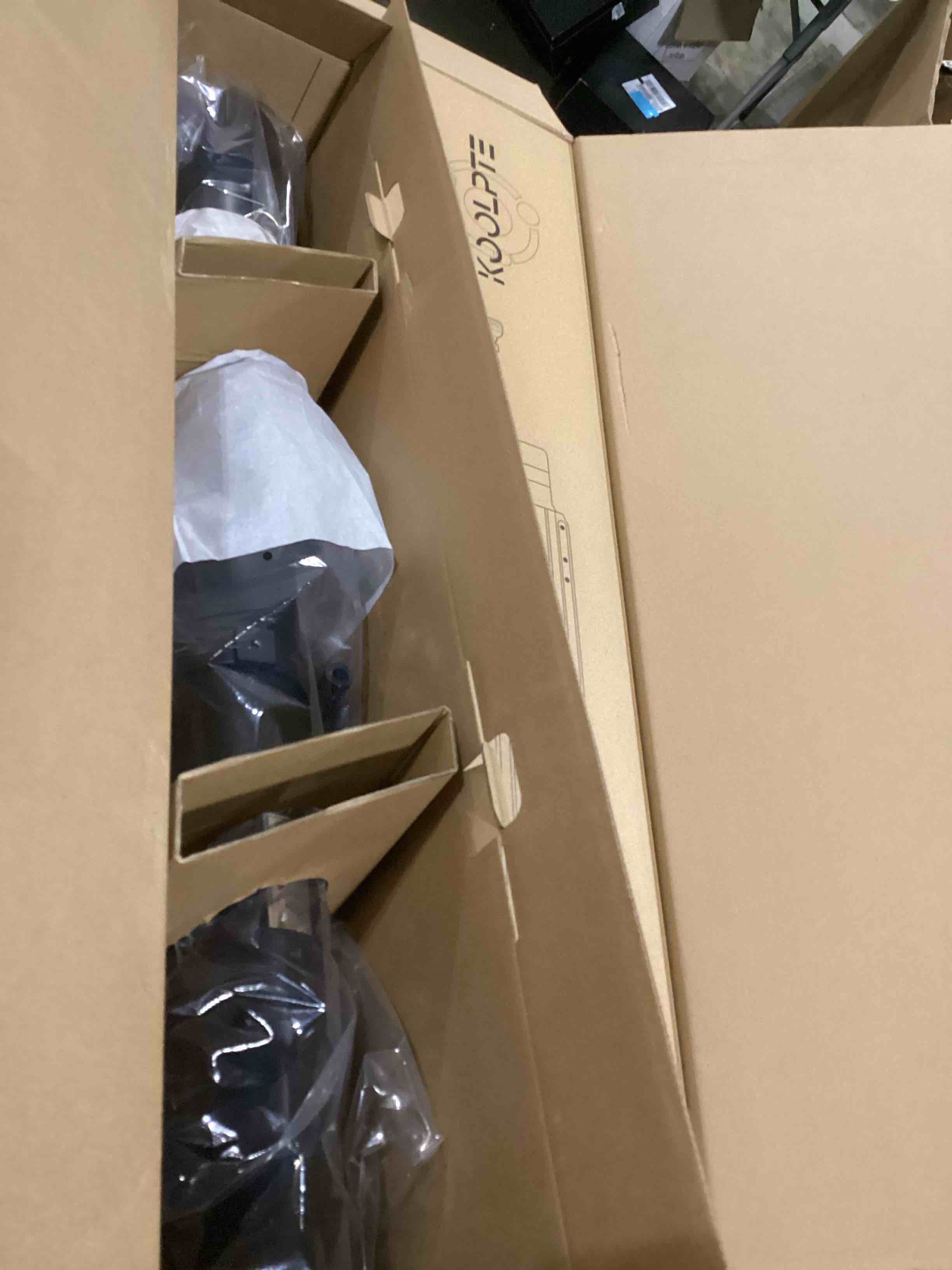 https://s3.amazonaws.com/lotting-images-prod/bidfta/RED5744949_1716054614593.jpeg