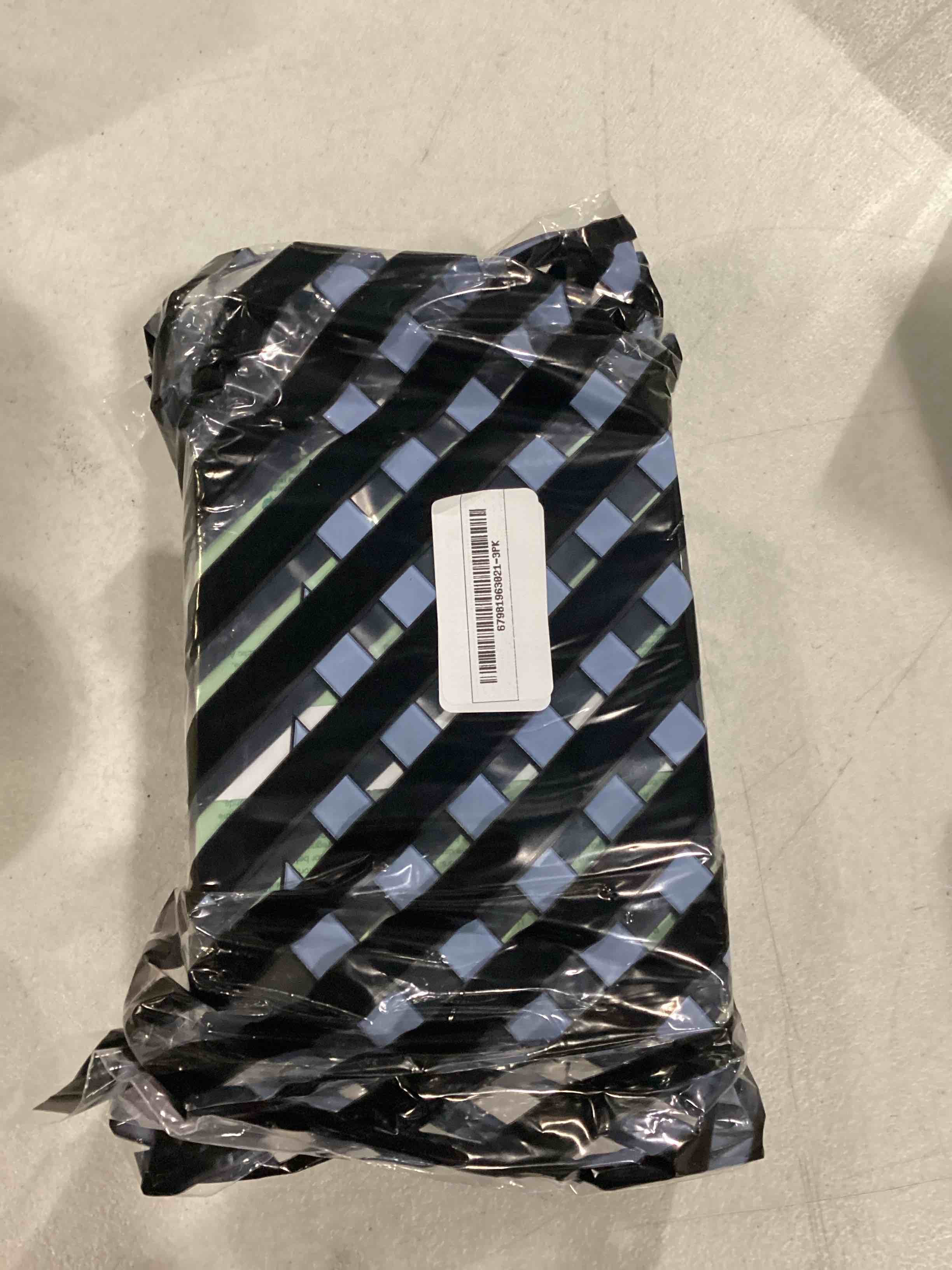 https://s3.amazonaws.com/lotting-images-prod/bidfta/RED5745092_1716213078642.jpeg