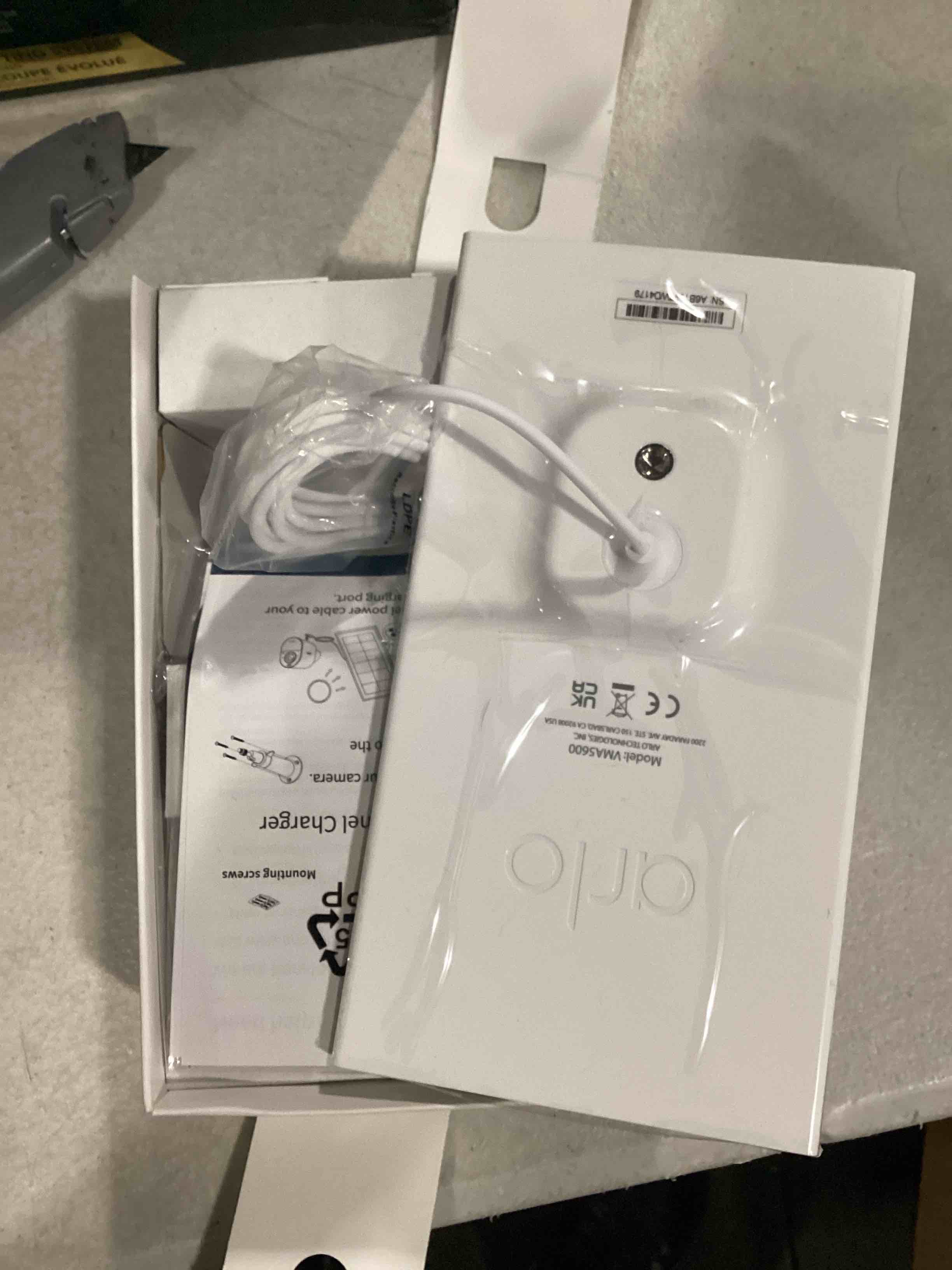 https://s3.amazonaws.com/lotting-images-prod/bidfta/RED5745198_1716289948698.jpeg