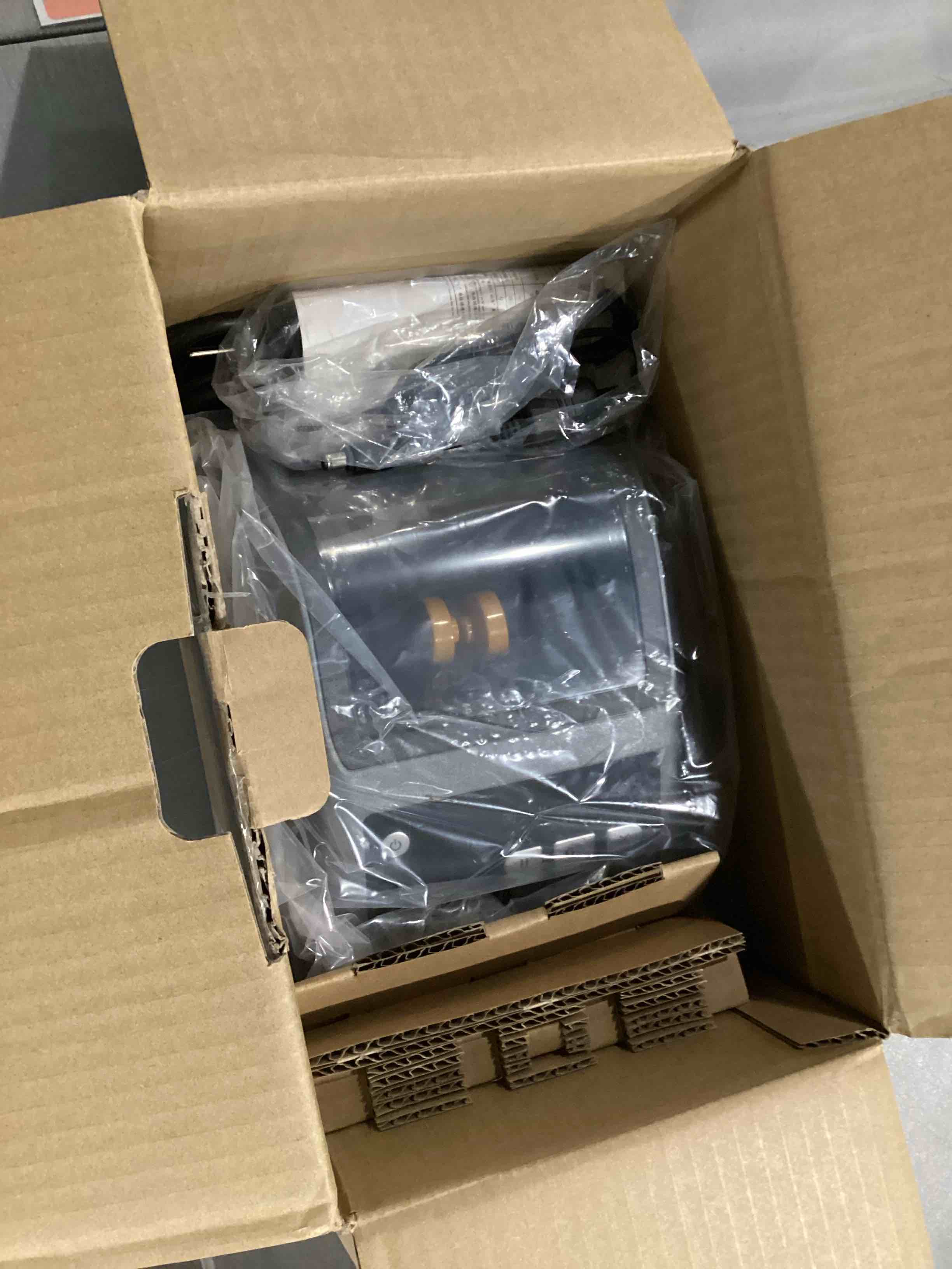 https://s3.amazonaws.com/lotting-images-prod/bidfta/RED5745588_1715688961034.jpeg