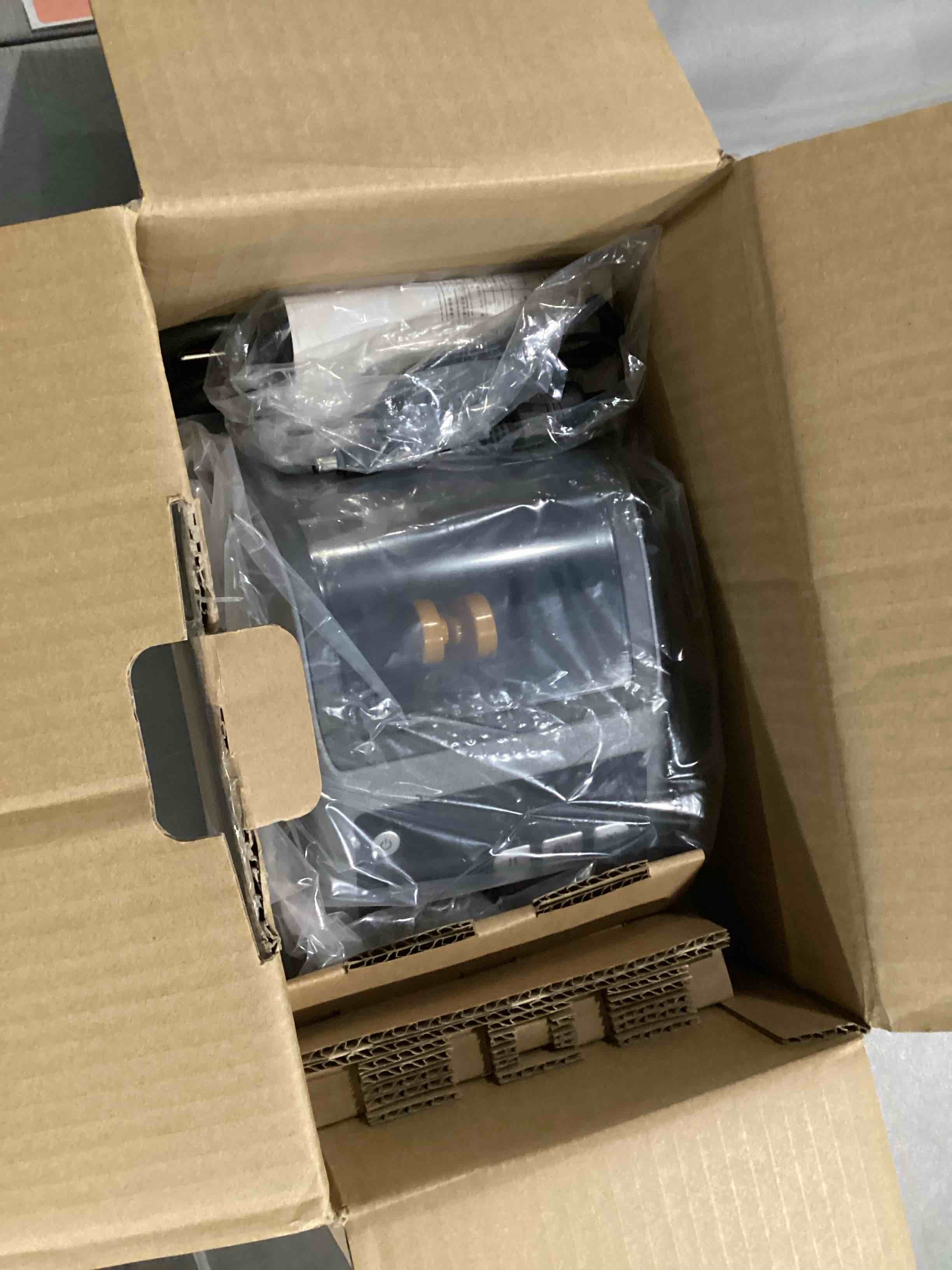https://s3.amazonaws.com/lotting-images-prod/bidfta/RED5745588_1715688961843.jpeg