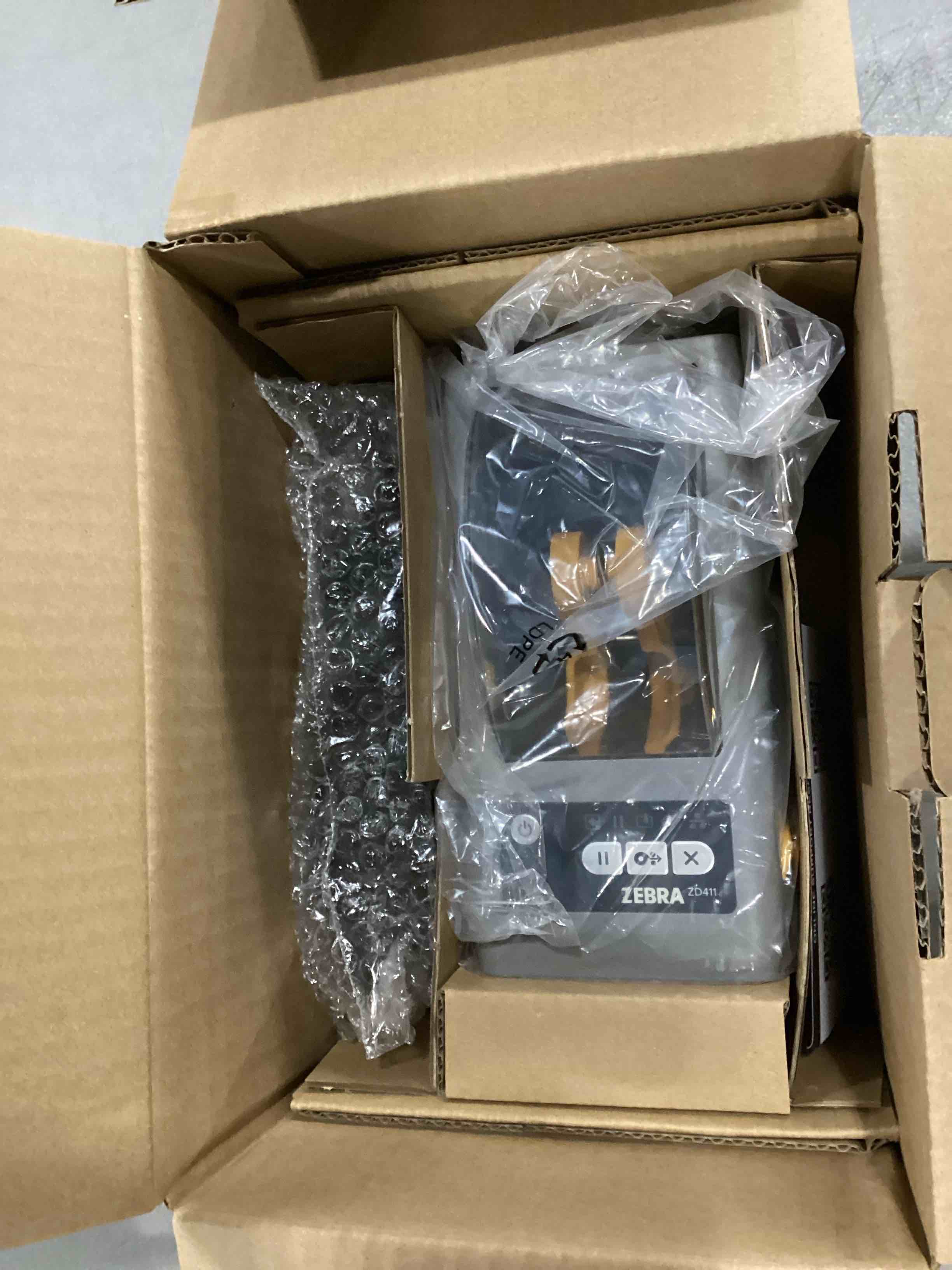 https://s3.amazonaws.com/lotting-images-prod/bidfta/RED5745836_1715860832895.jpeg
