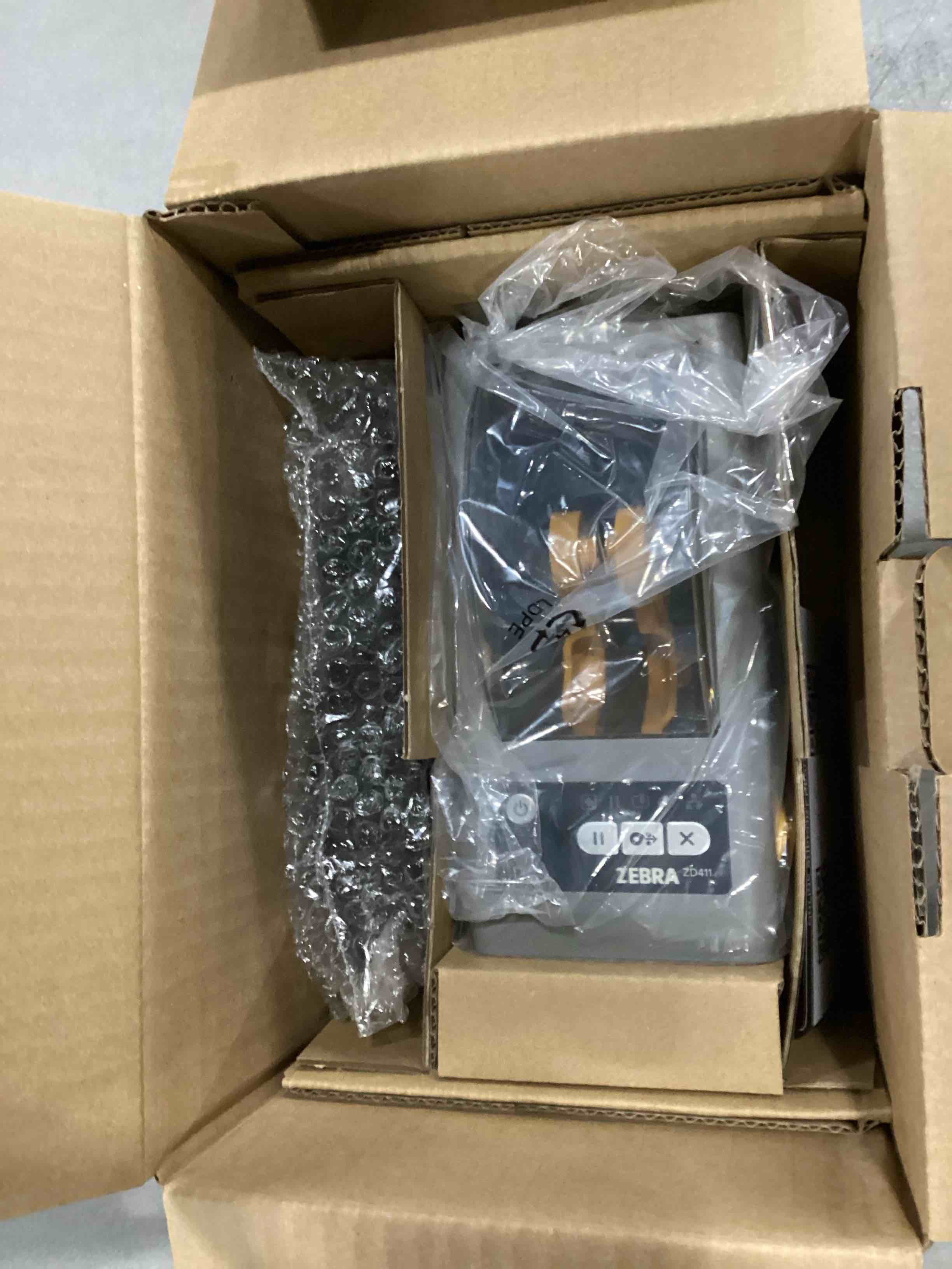 https://s3.amazonaws.com/lotting-images-prod/bidfta/RED5745836_1715860833572.jpeg