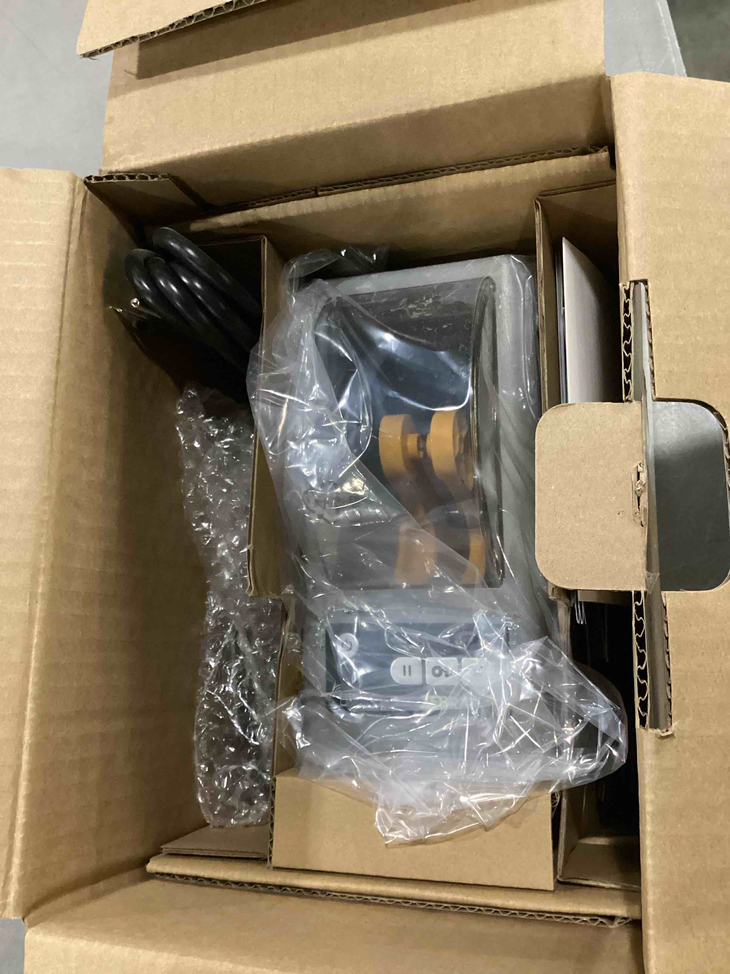 https://s3.amazonaws.com/lotting-images-prod/bidfta/RED5745837_1715861153643.jpeg