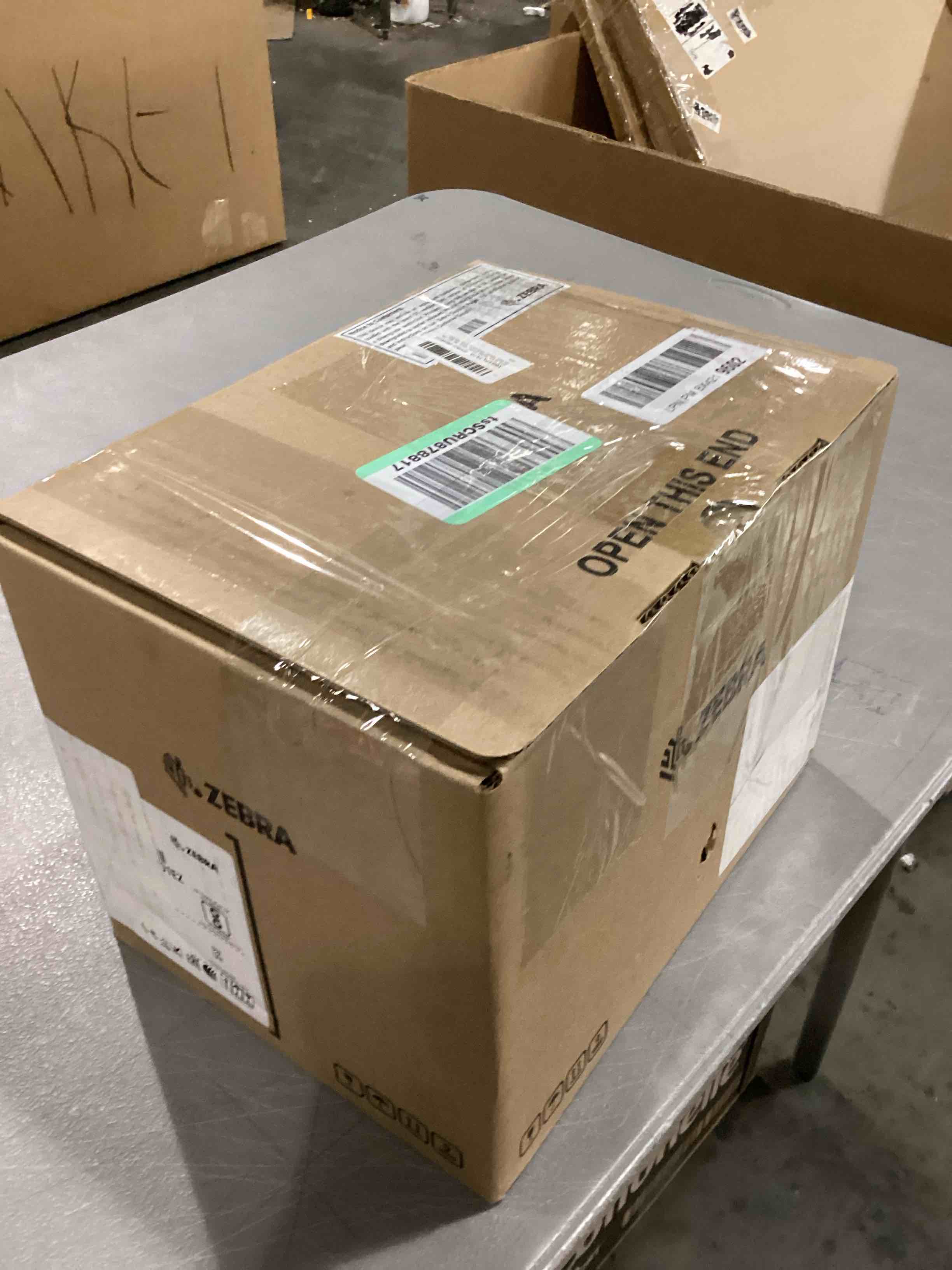 https://s3.amazonaws.com/lotting-images-prod/bidfta/RED5745837_1715861196628.jpeg