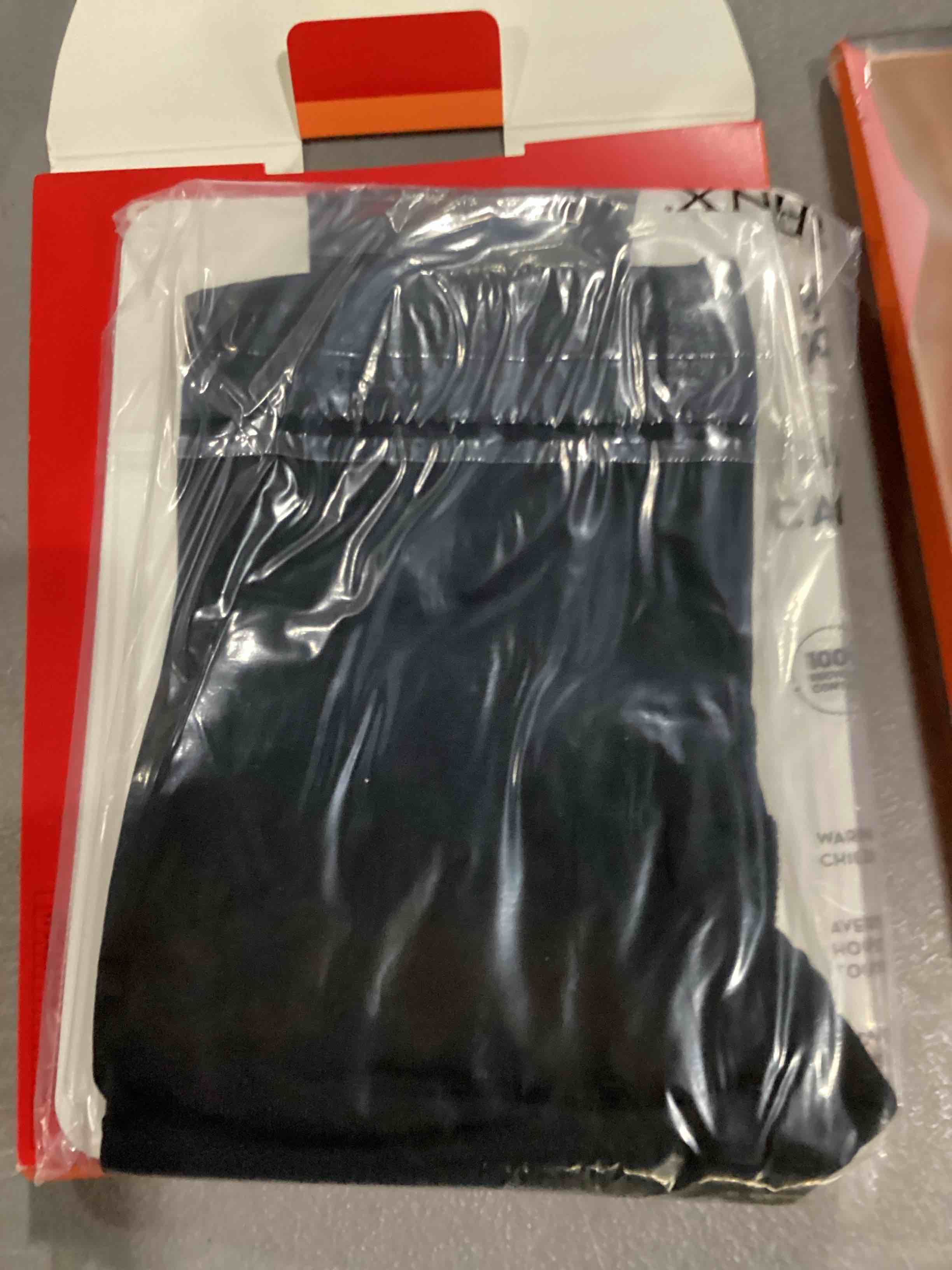 https://s3.amazonaws.com/lotting-images-prod/bidfta/RED5745847_1715862620583.jpeg