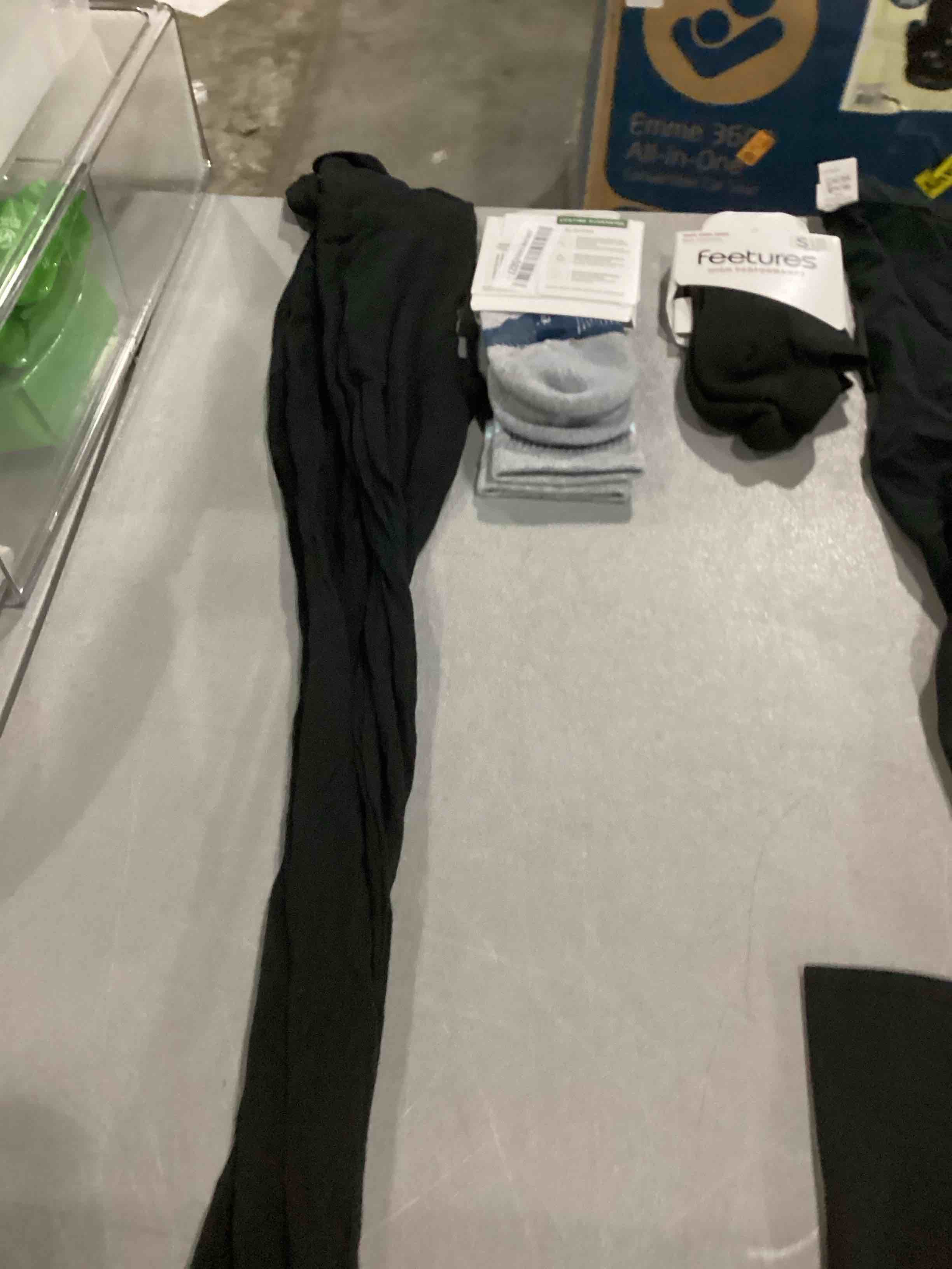 https://s3.amazonaws.com/lotting-images-prod/bidfta/RED5745998_1715966084749.jpeg