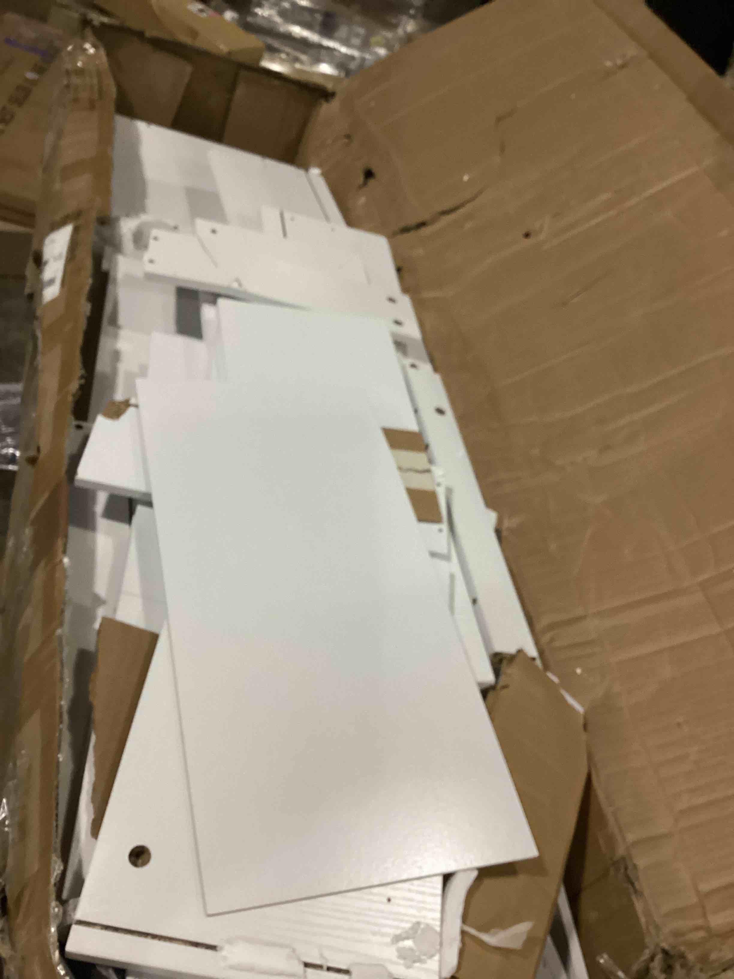 https://s3.amazonaws.com/lotting-images-prod/bidfta/RED5746318_1716553907948.jpeg