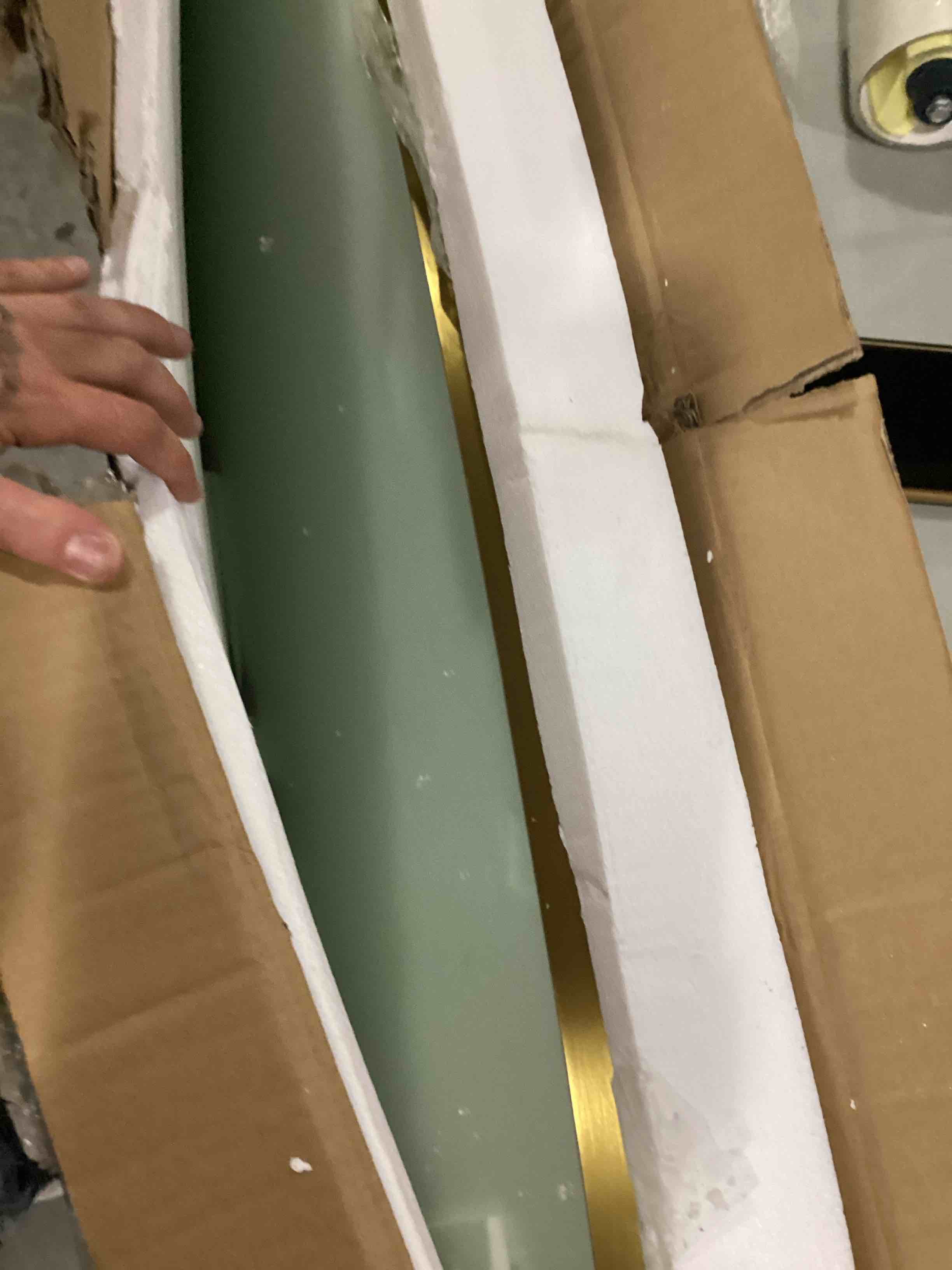 https://s3.amazonaws.com/lotting-images-prod/bidfta/RED5748482_1715952803426.jpeg