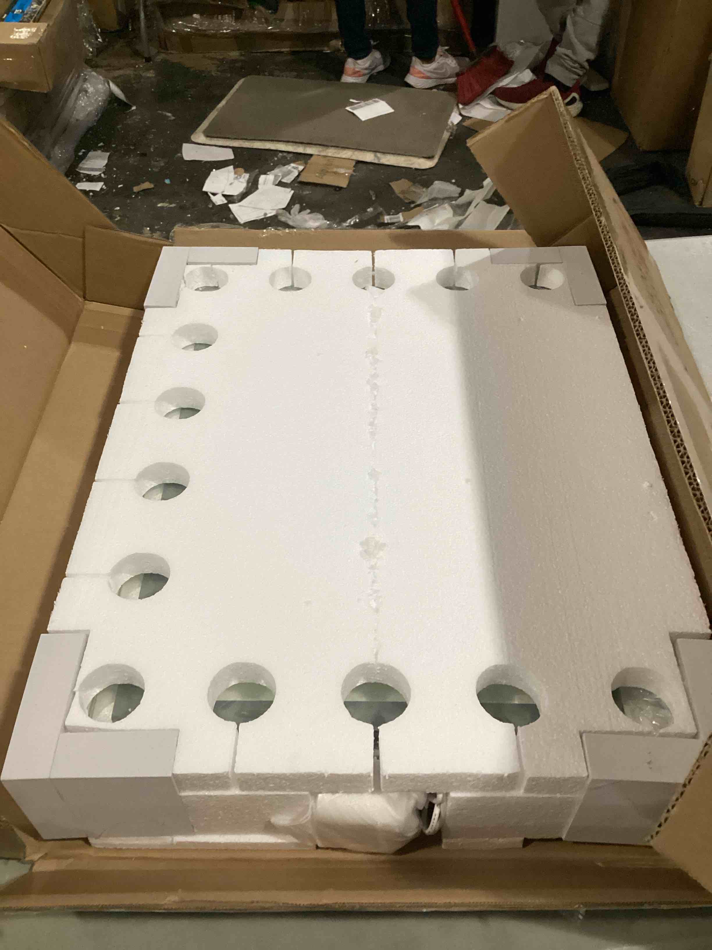 https://s3.amazonaws.com/lotting-images-prod/bidfta/RED5748592_1716058156438.jpeg