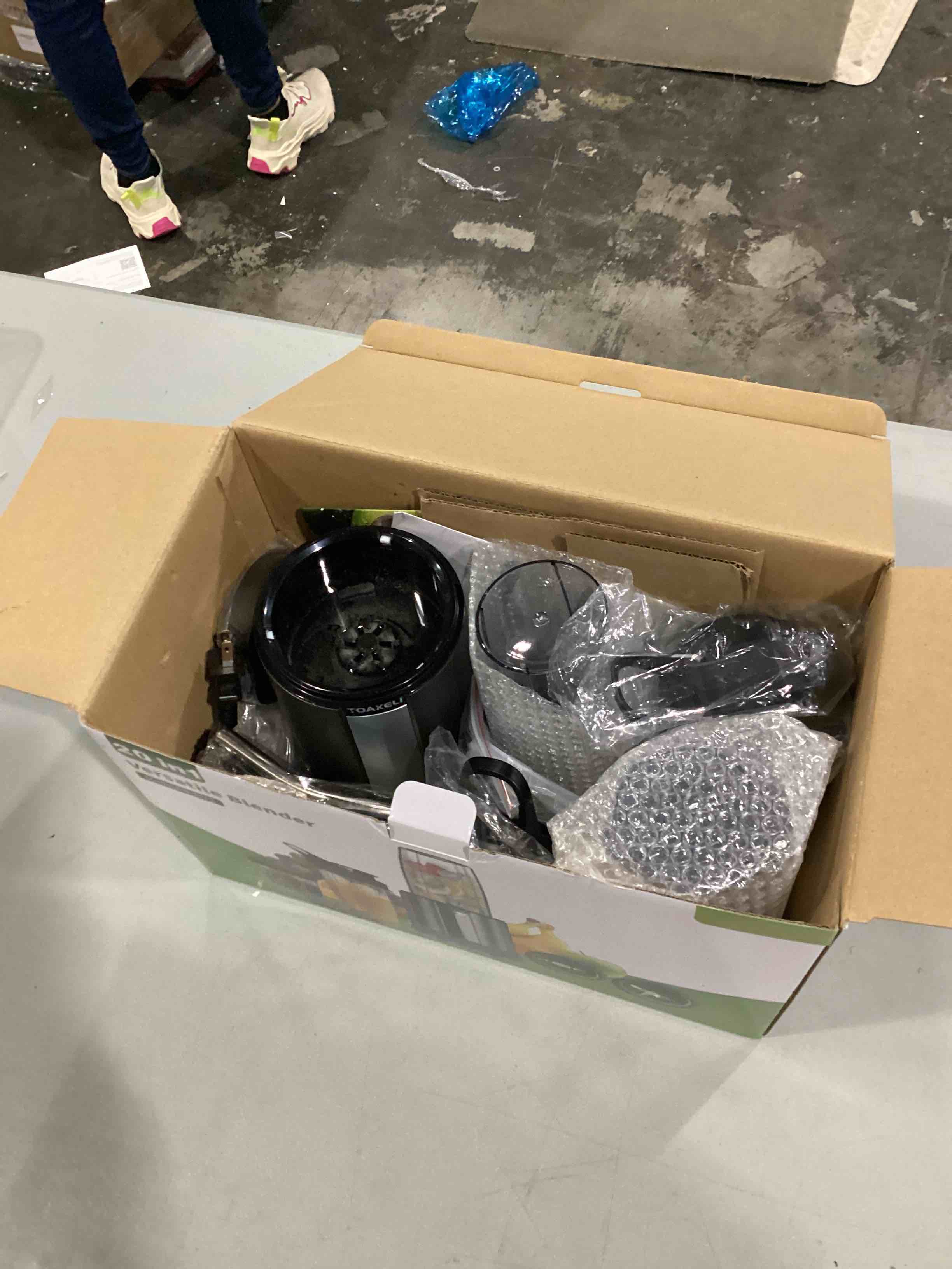 https://s3.amazonaws.com/lotting-images-prod/bidfta/RED5748654_1716302029768.jpeg