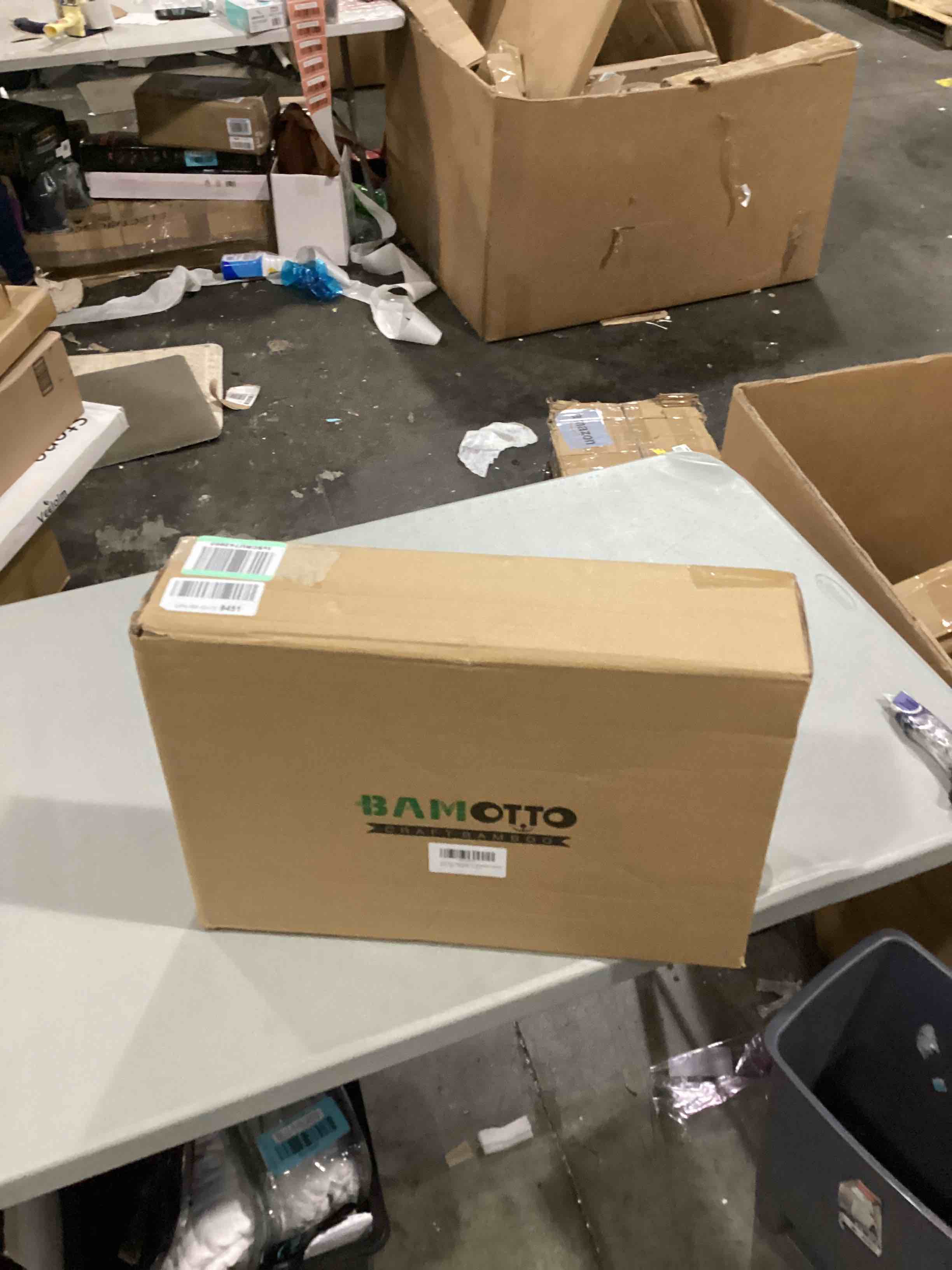 https://s3.amazonaws.com/lotting-images-prod/bidfta/RED5748662_1716303054937.jpeg