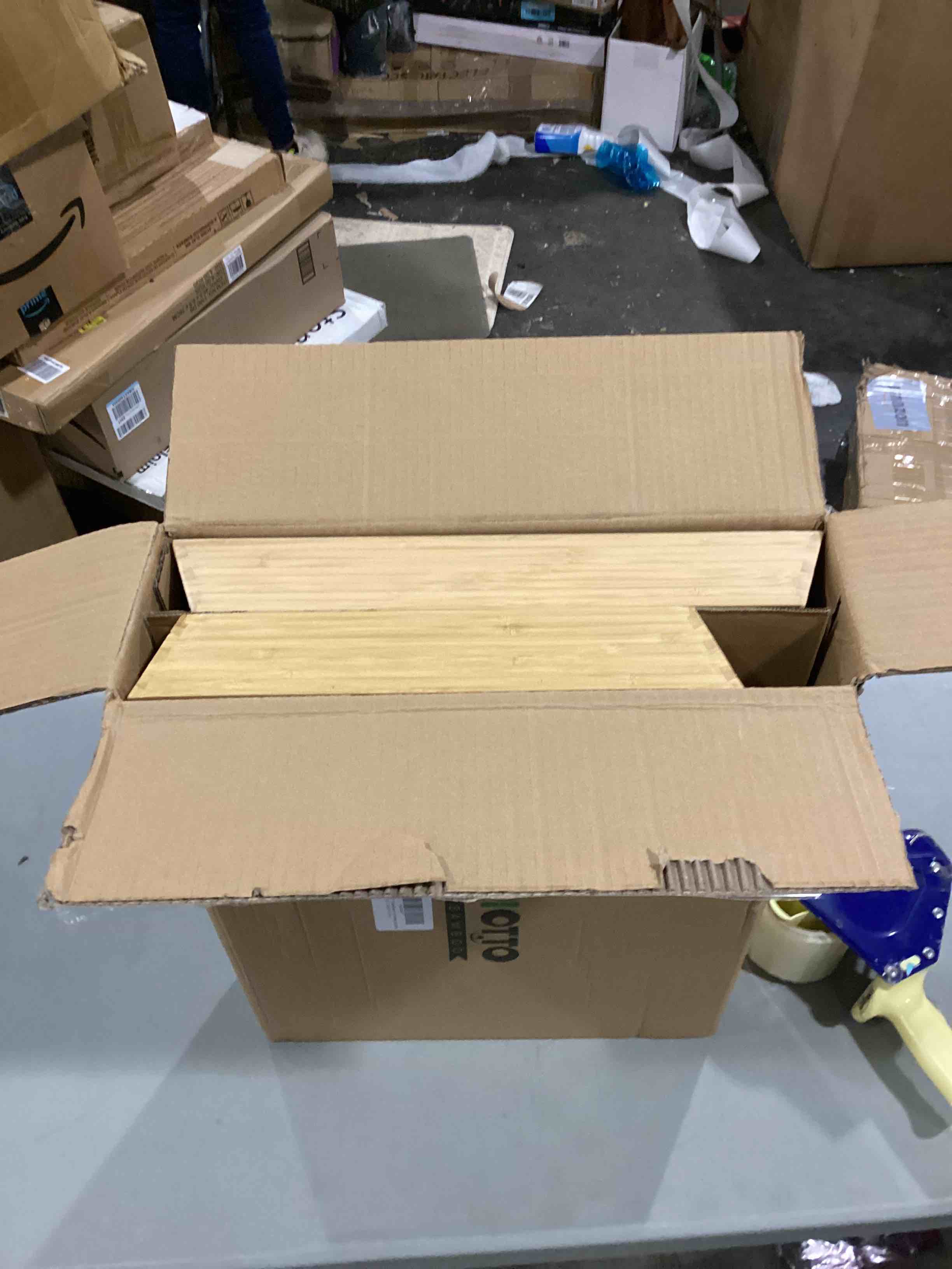 https://s3.amazonaws.com/lotting-images-prod/bidfta/RED5748662_1716303079616.jpeg