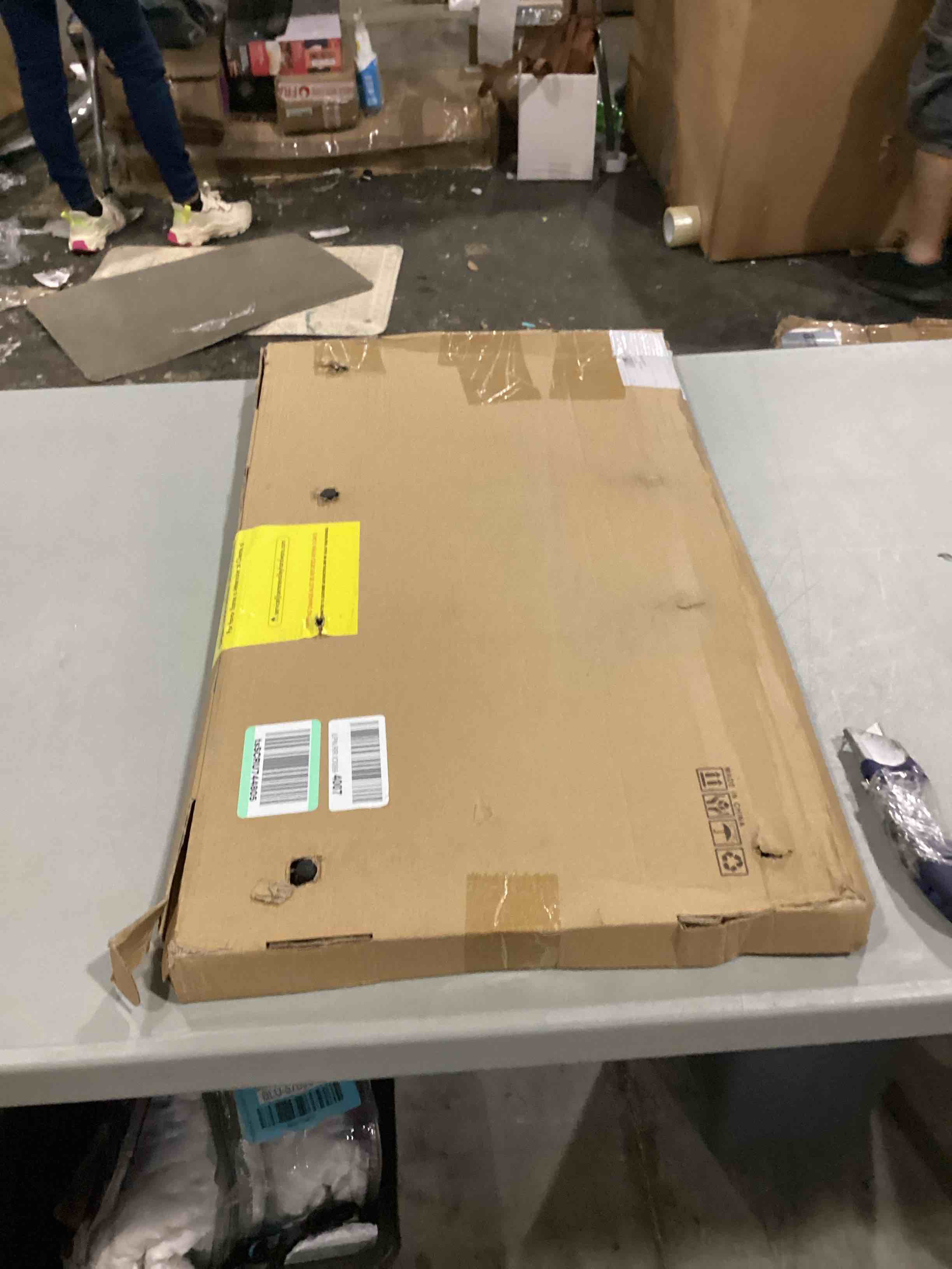 https://s3.amazonaws.com/lotting-images-prod/bidfta/RED5748697_1716312140499.jpeg