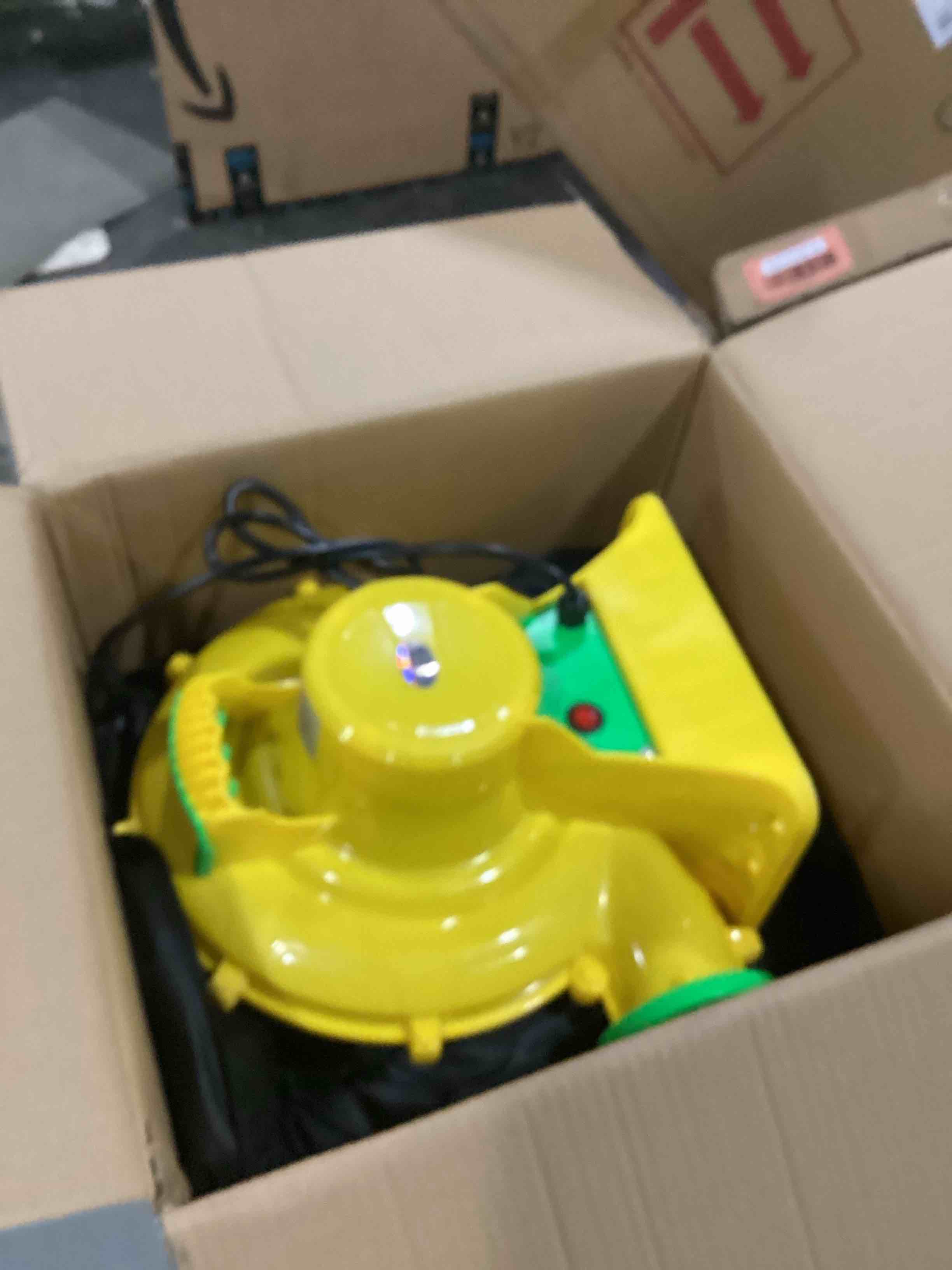 https://s3.amazonaws.com/lotting-images-prod/bidfta/RED5748756_1716379580209.jpeg