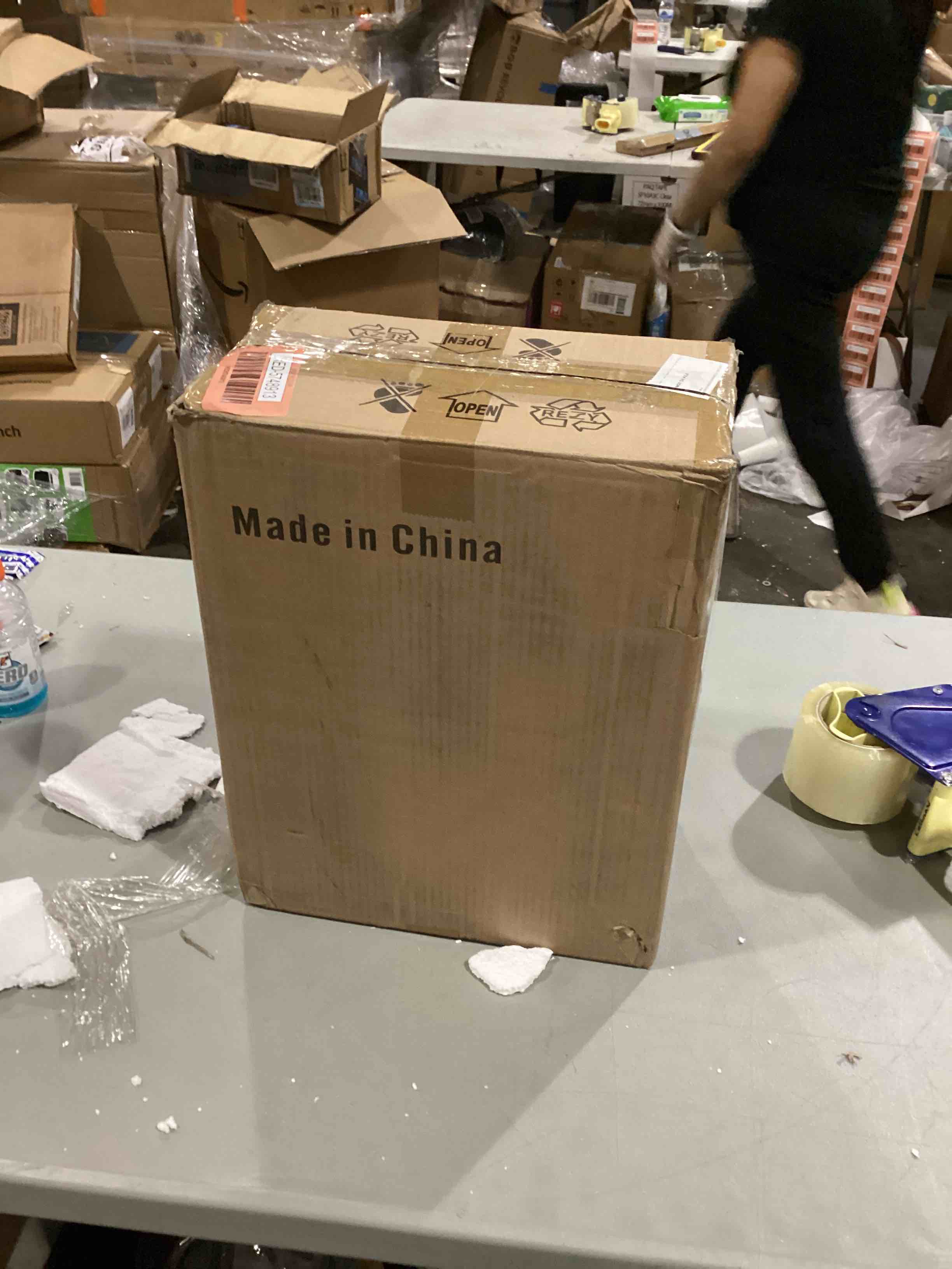 https://s3.amazonaws.com/lotting-images-prod/bidfta/RED5748913_1716565628443.jpeg