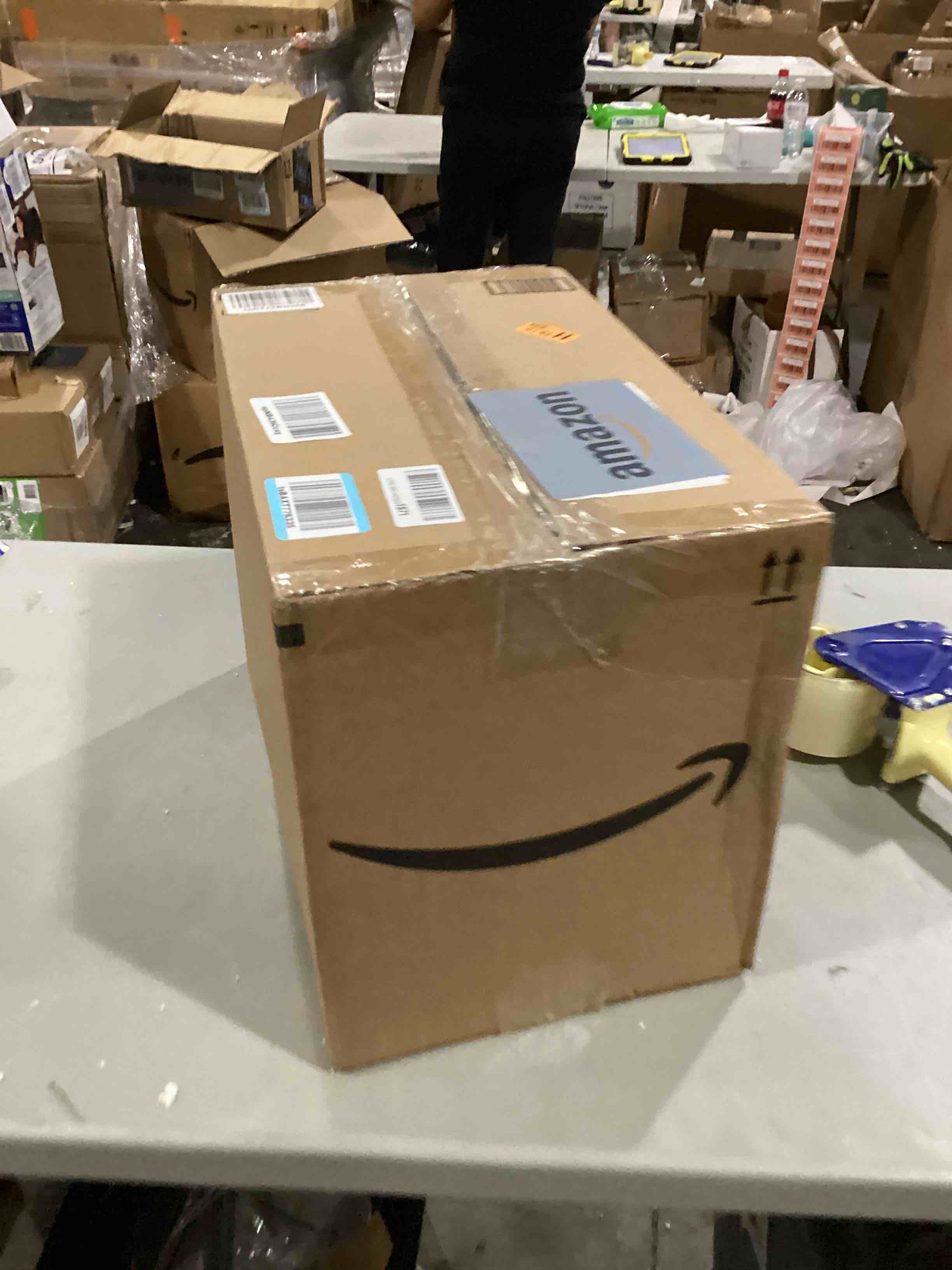 https://s3.amazonaws.com/lotting-images-prod/bidfta/RED5748914_1716565687761.jpeg