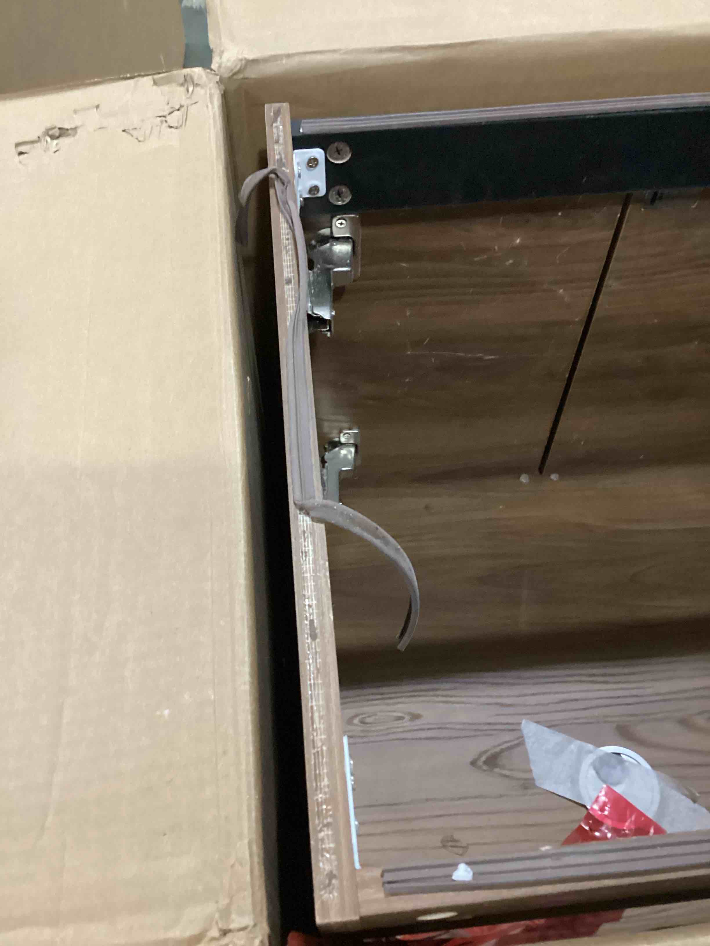 https://s3.amazonaws.com/lotting-images-prod/bidfta/RED5748917_1716569064560.jpeg