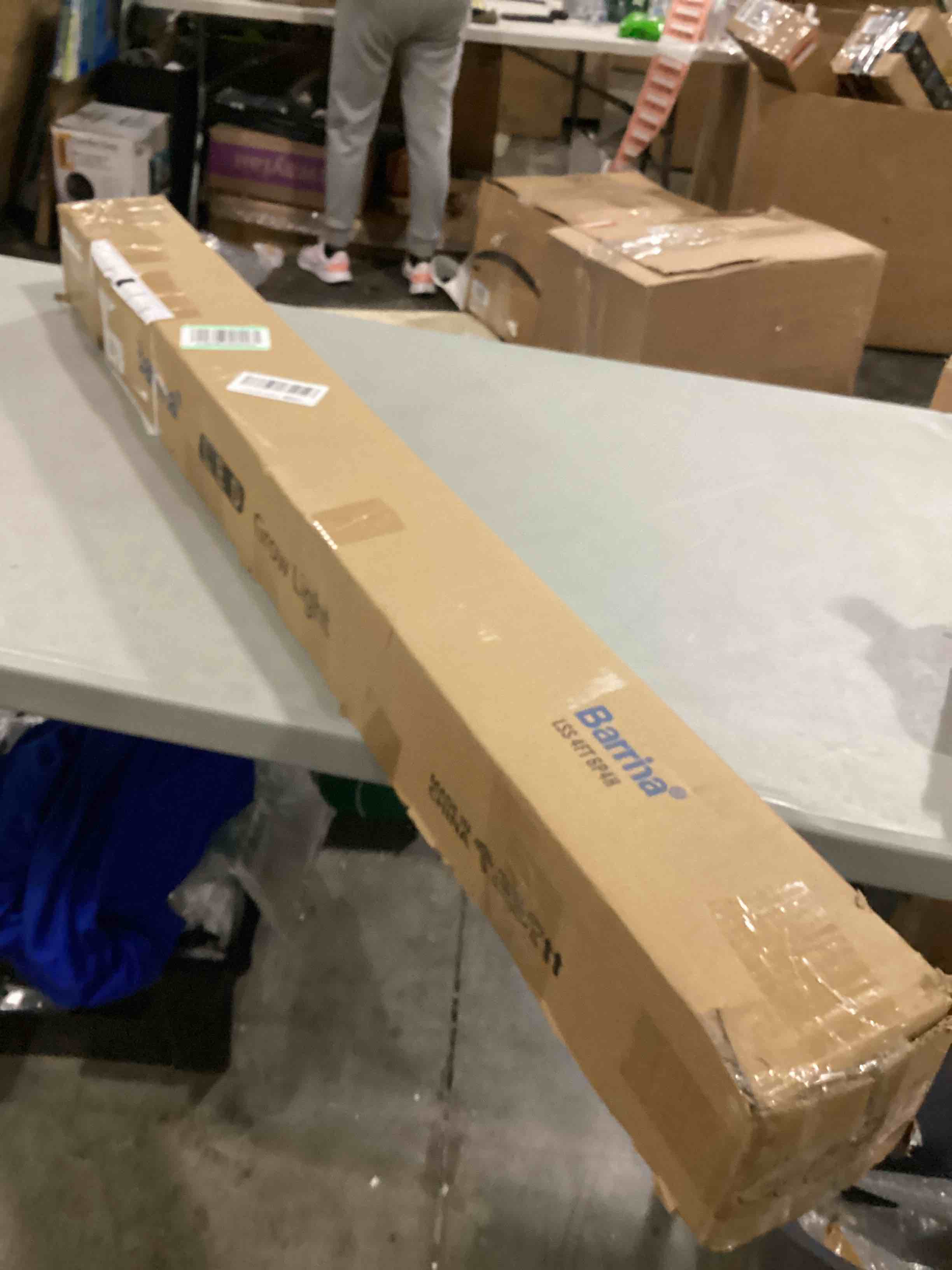 https://s3.amazonaws.com/lotting-images-prod/bidfta/RED5749025_1717080256928.jpeg
