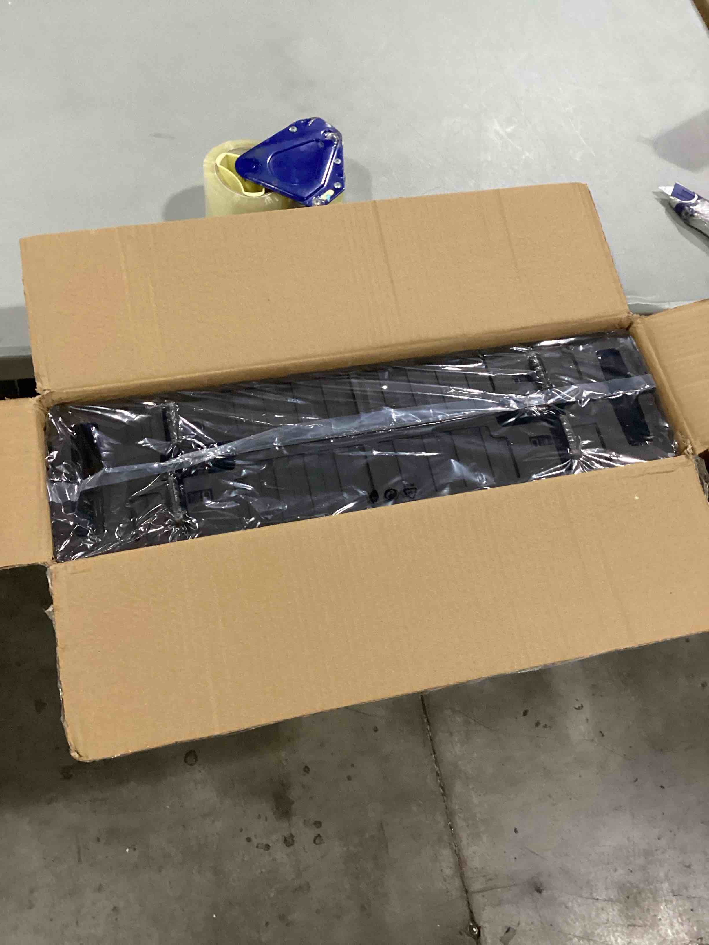https://s3.amazonaws.com/lotting-images-prod/bidfta/RED5749119_1717261593207.jpeg