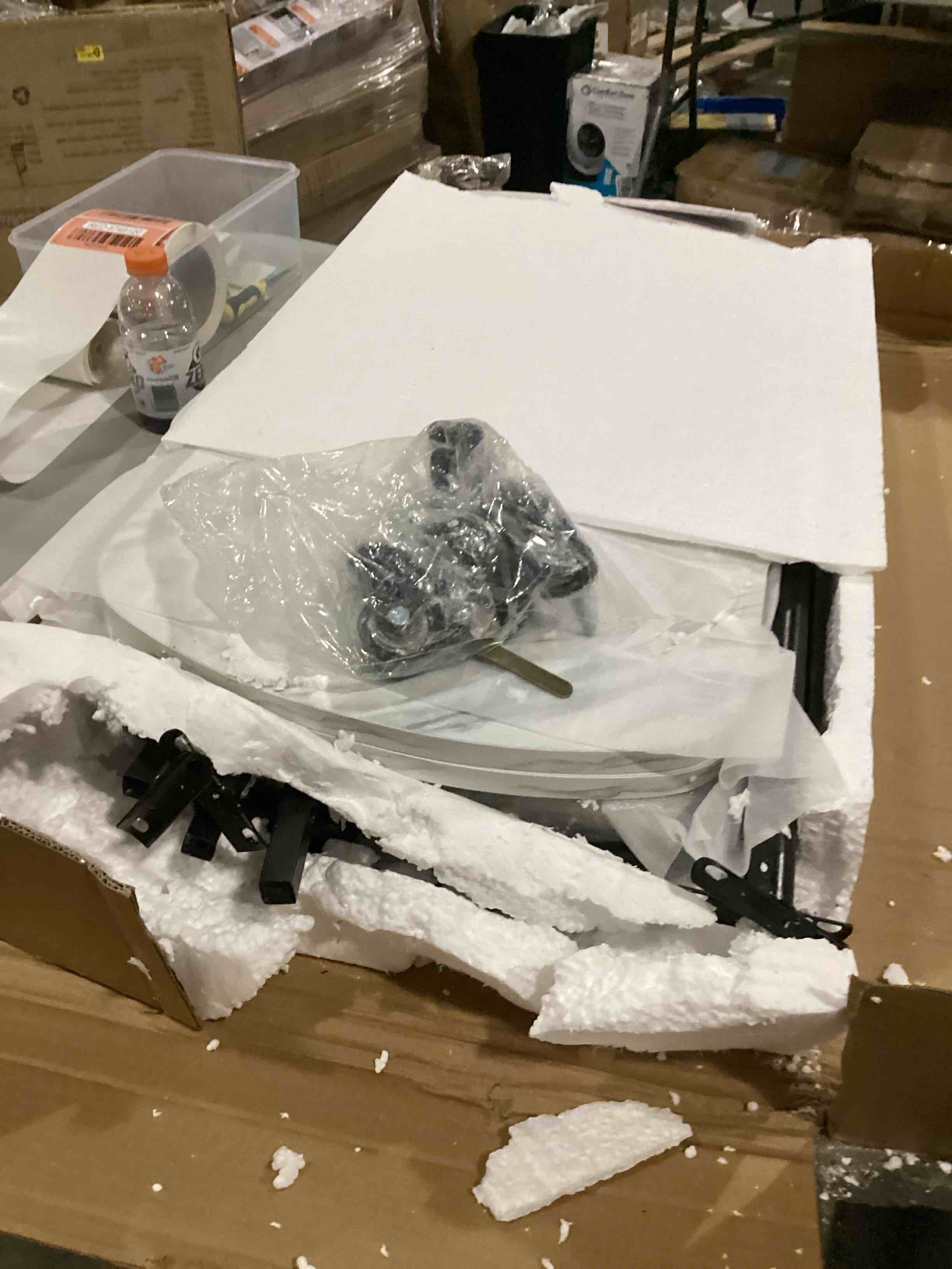 https://s3.amazonaws.com/lotting-images-prod/bidfta/RED5749120_1717261940478.jpeg