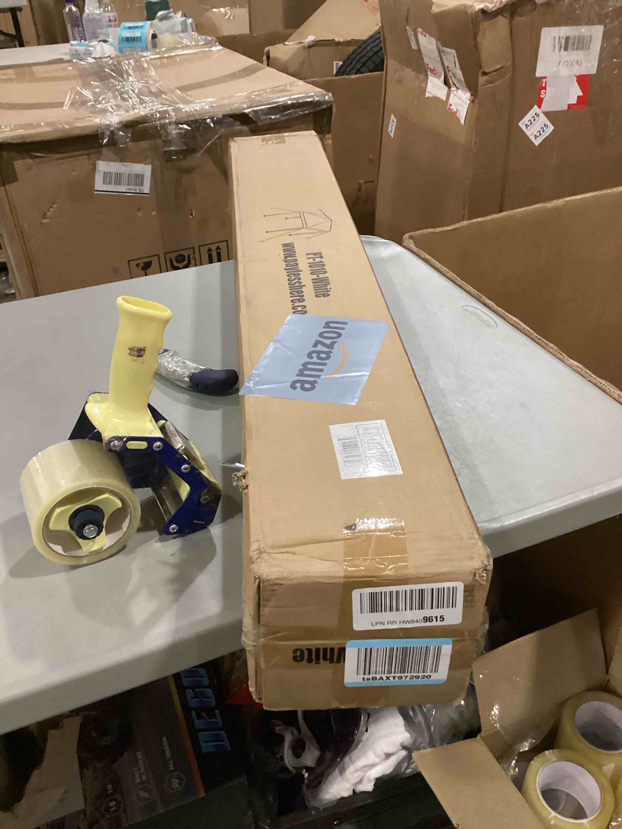 https://s3.amazonaws.com/lotting-images-prod/bidfta/RED5749276_1717606075709.jpeg