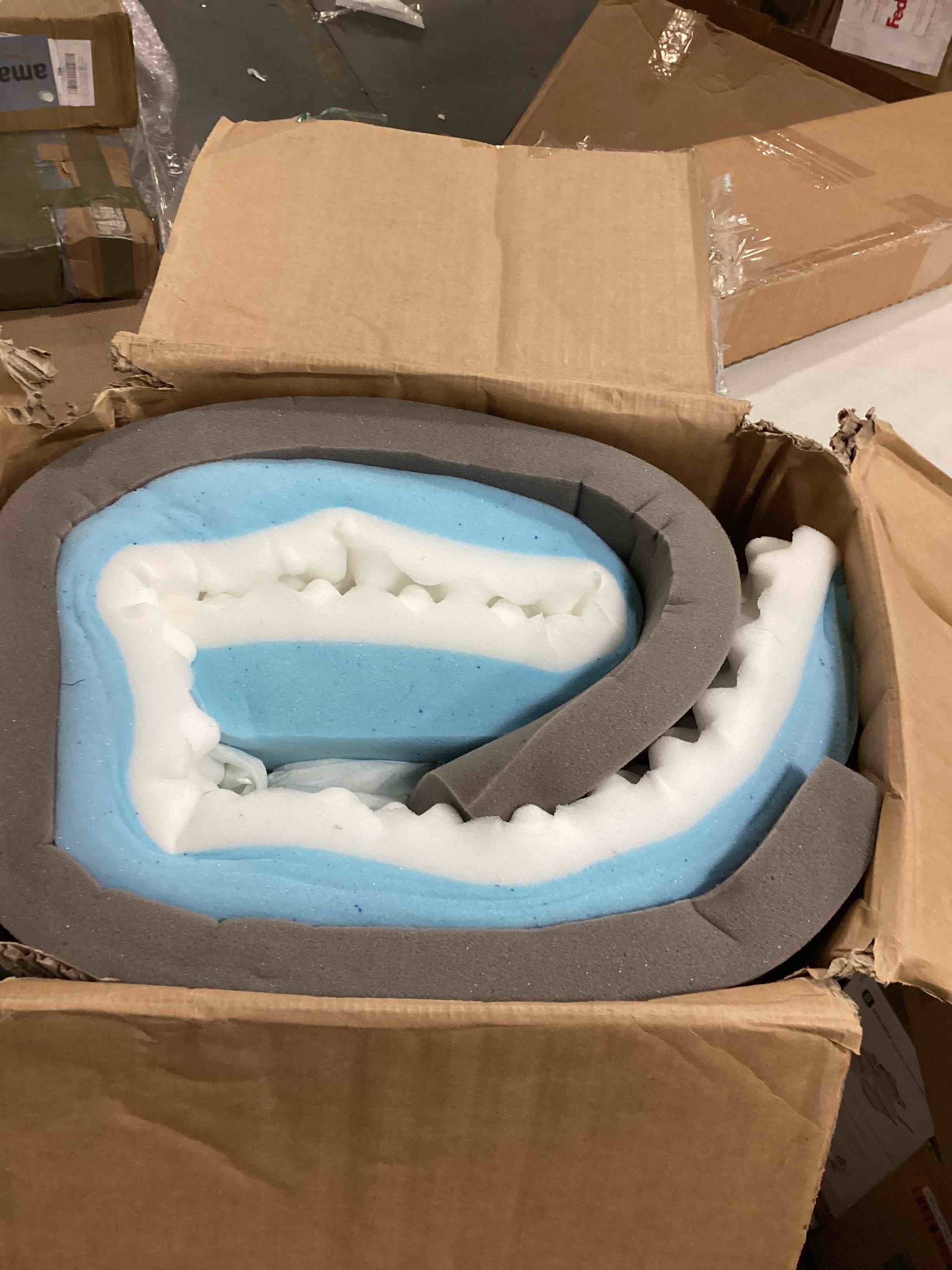 https://s3.amazonaws.com/lotting-images-prod/bidfta/RED5750016_1715280077754.jpeg