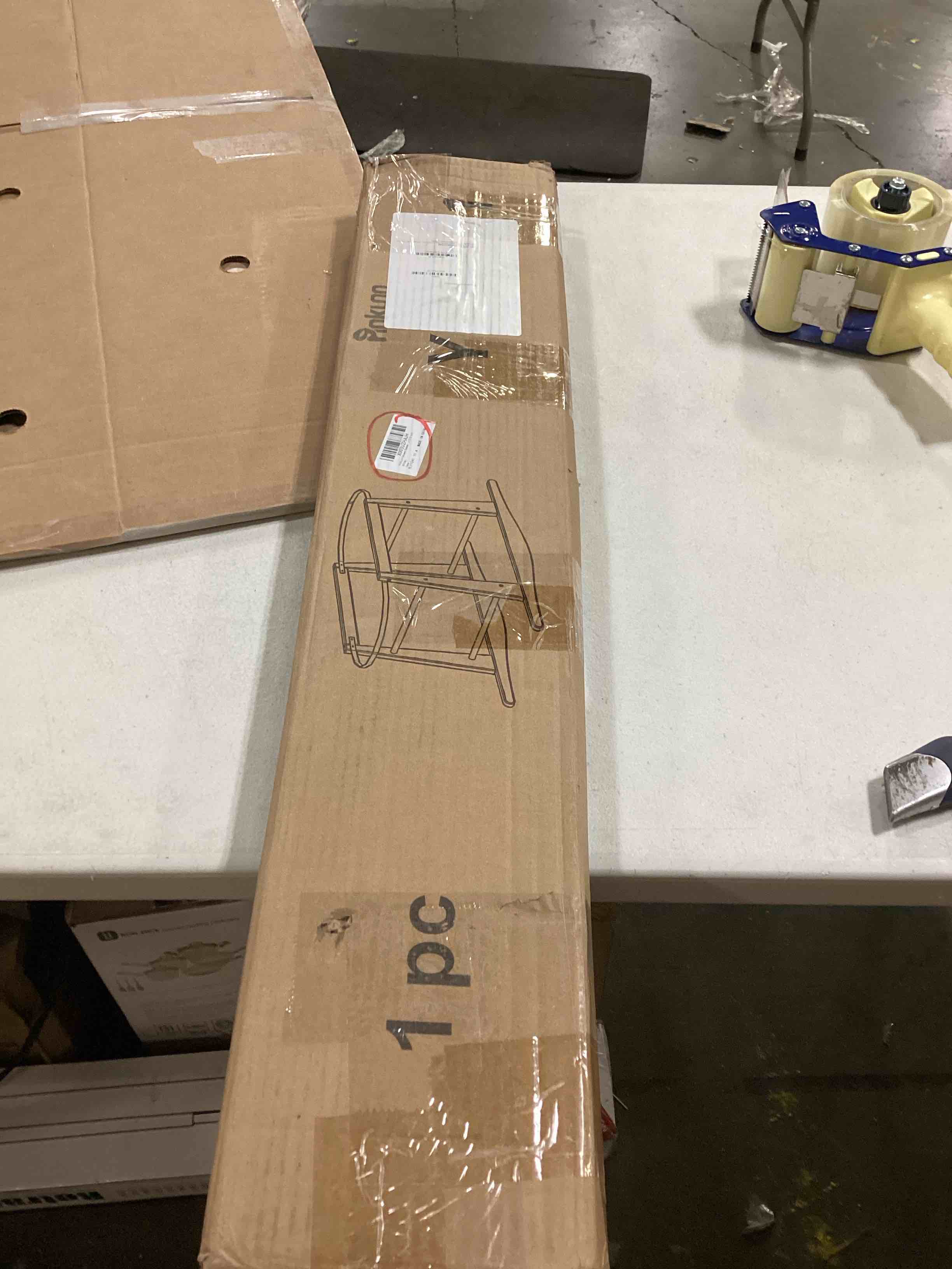 https://s3.amazonaws.com/lotting-images-prod/bidfta/RED5750130_1715599845465.jpeg