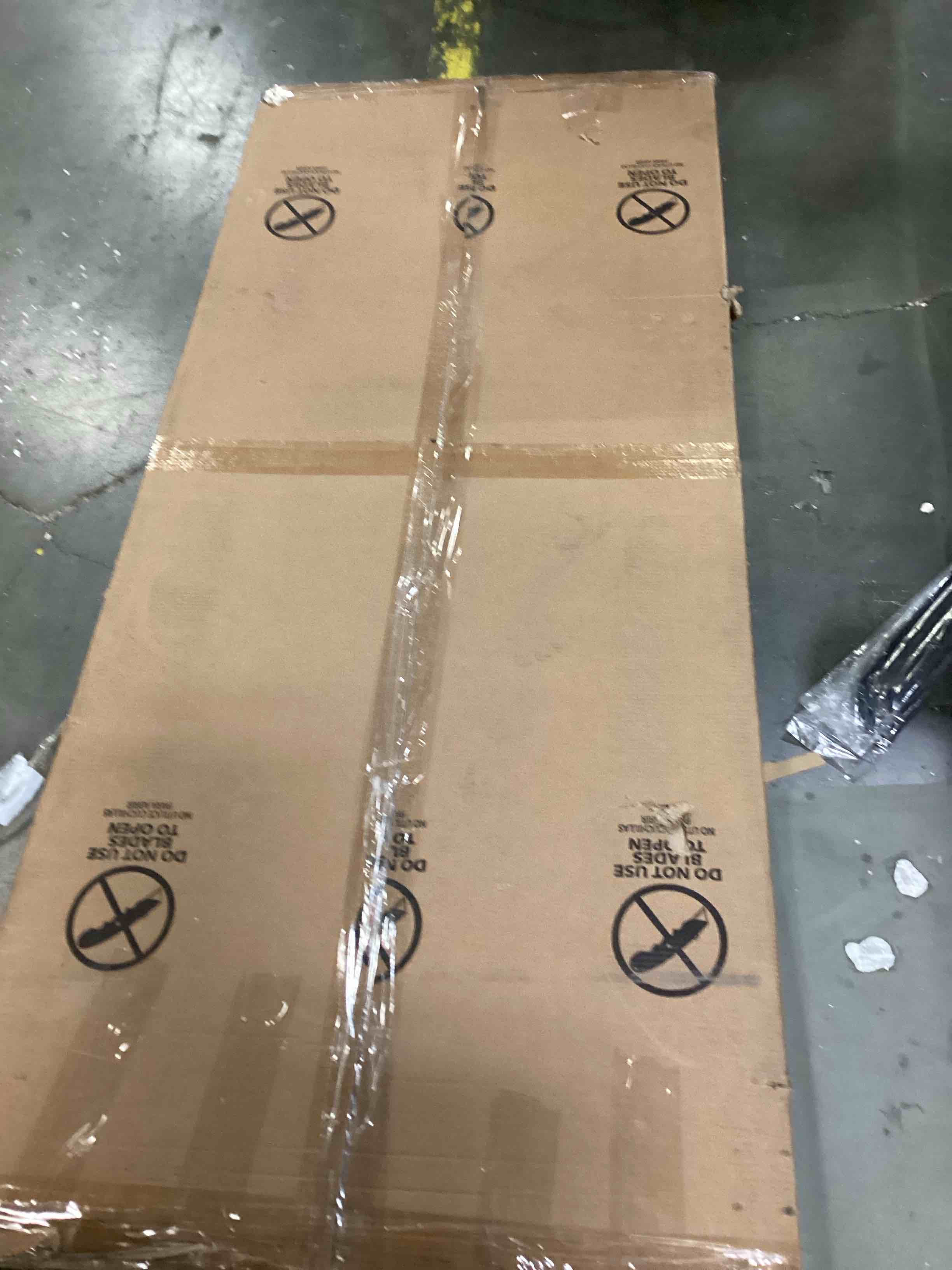 https://s3.amazonaws.com/lotting-images-prod/bidfta/RED5750189_1715619489506.jpeg