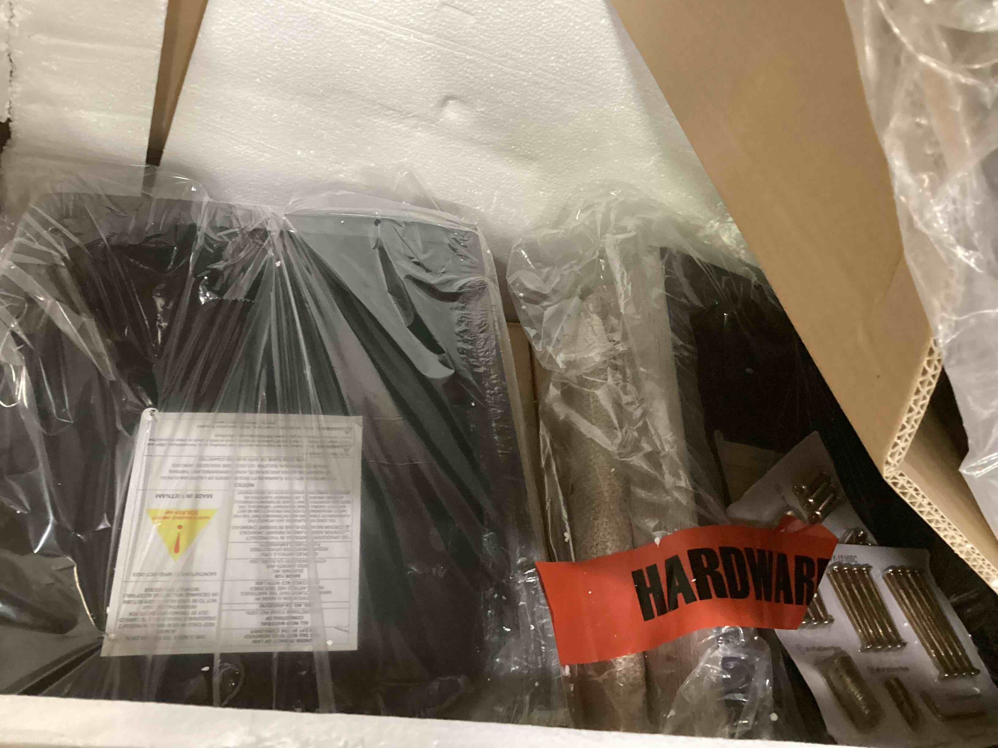 https://s3.amazonaws.com/lotting-images-prod/bidfta/RED5750203_1715627784731.jpeg