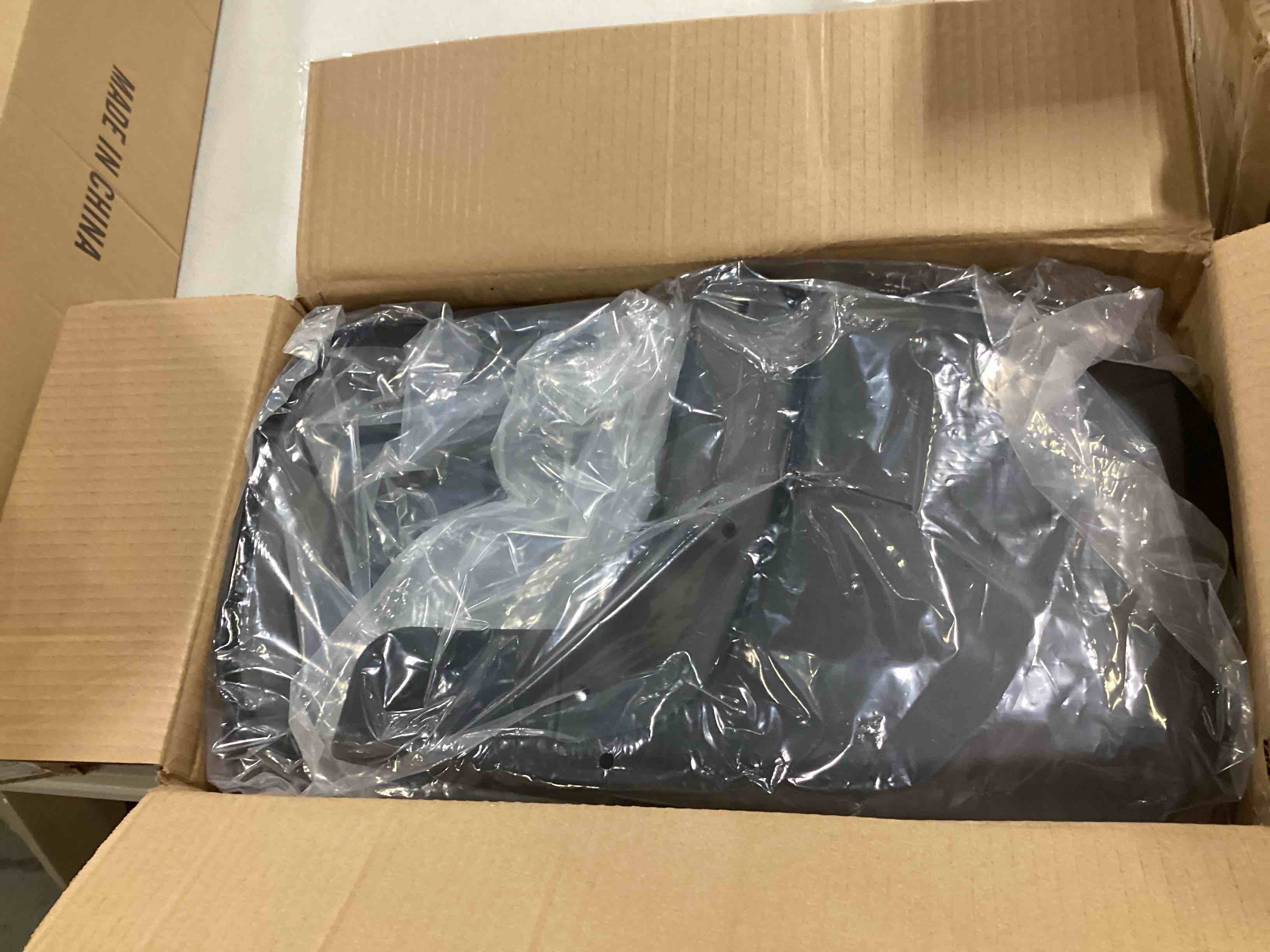 https://s3.amazonaws.com/lotting-images-prod/bidfta/RED5750562_1716212222216.jpeg