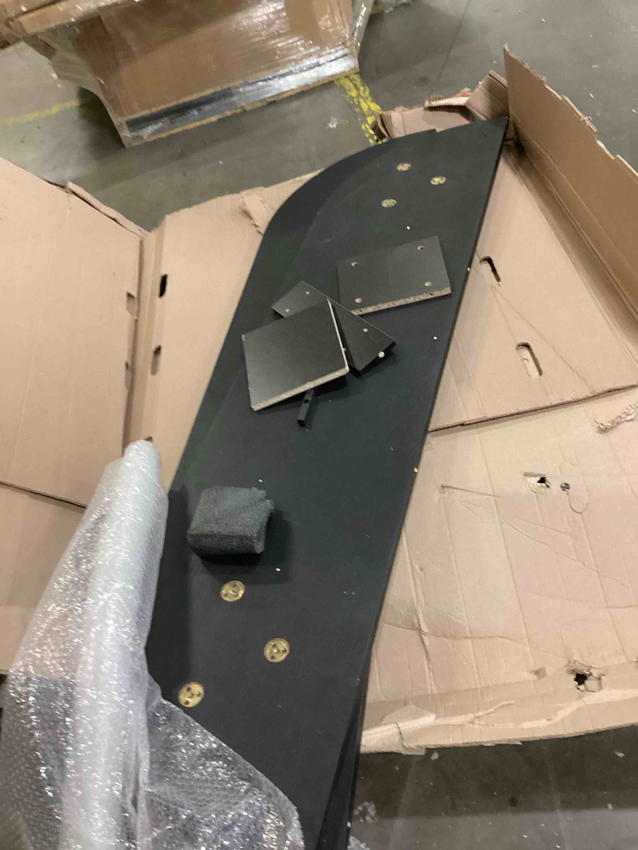 https://s3.amazonaws.com/lotting-images-prod/bidfta/RED5750891_1716466066322.jpeg