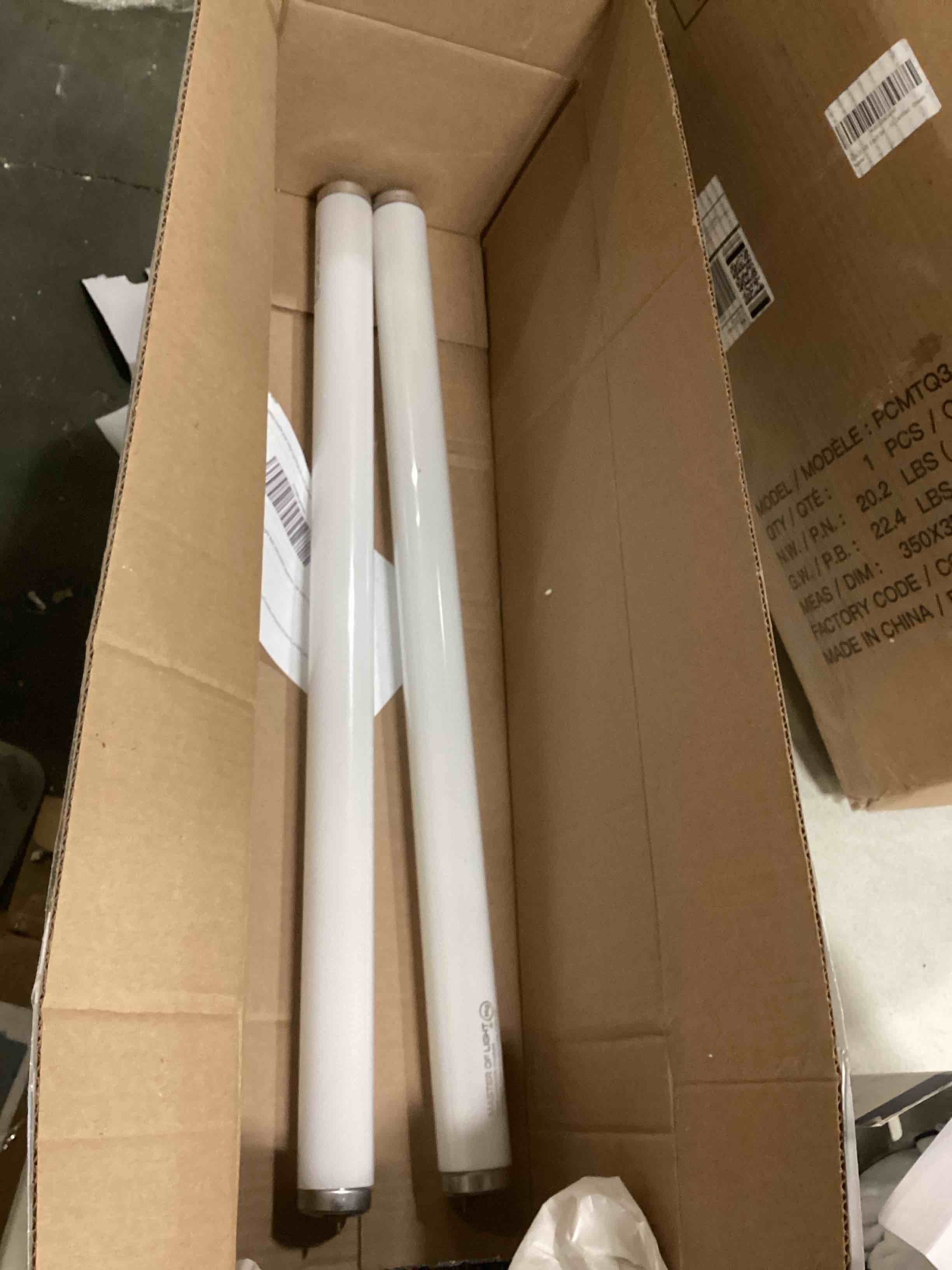 https://s3.amazonaws.com/lotting-images-prod/bidfta/RED5750935_1716485726471.jpeg