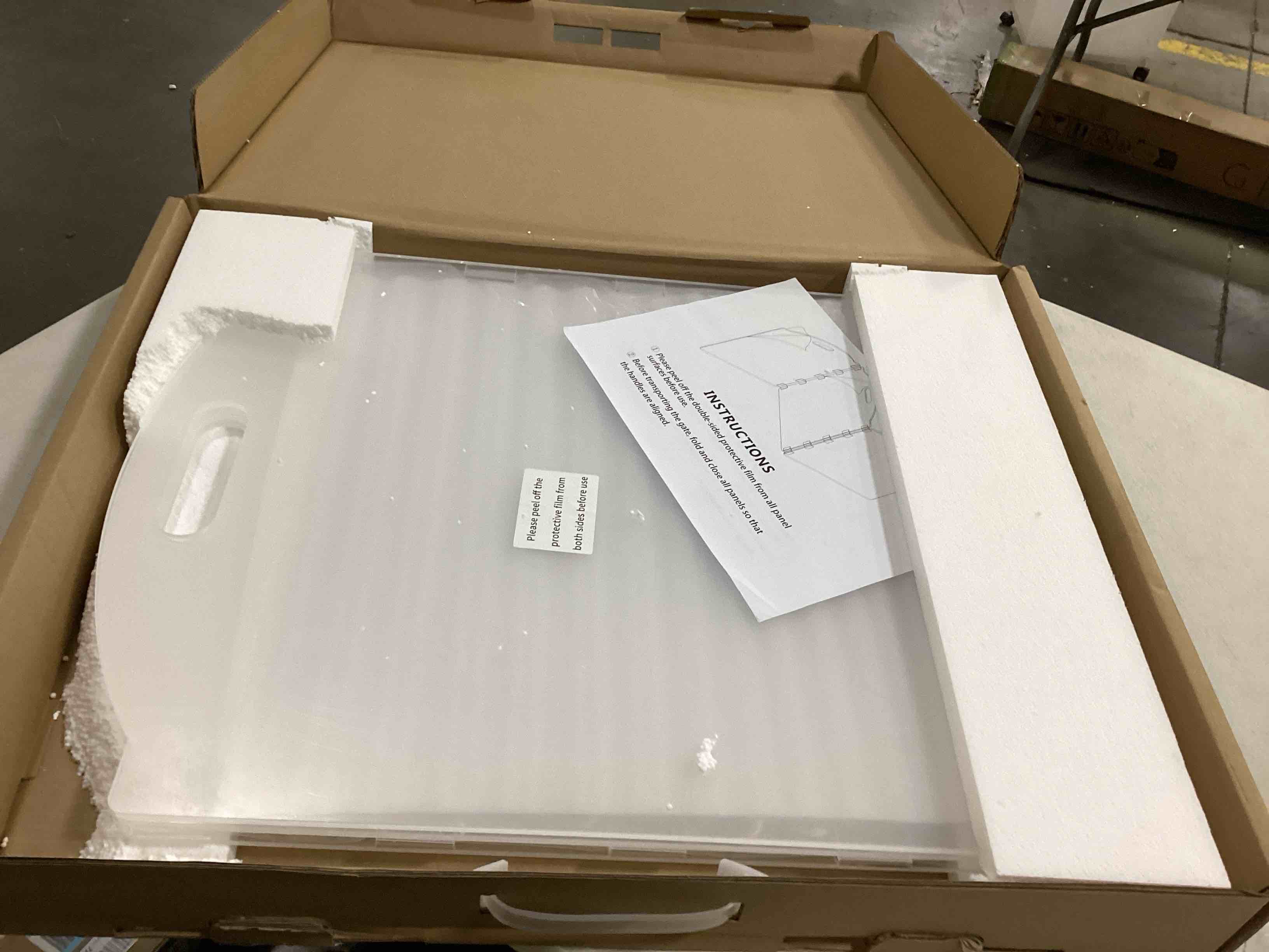 https://s3.amazonaws.com/lotting-images-prod/bidfta/RED5750996_1716555204662.jpeg