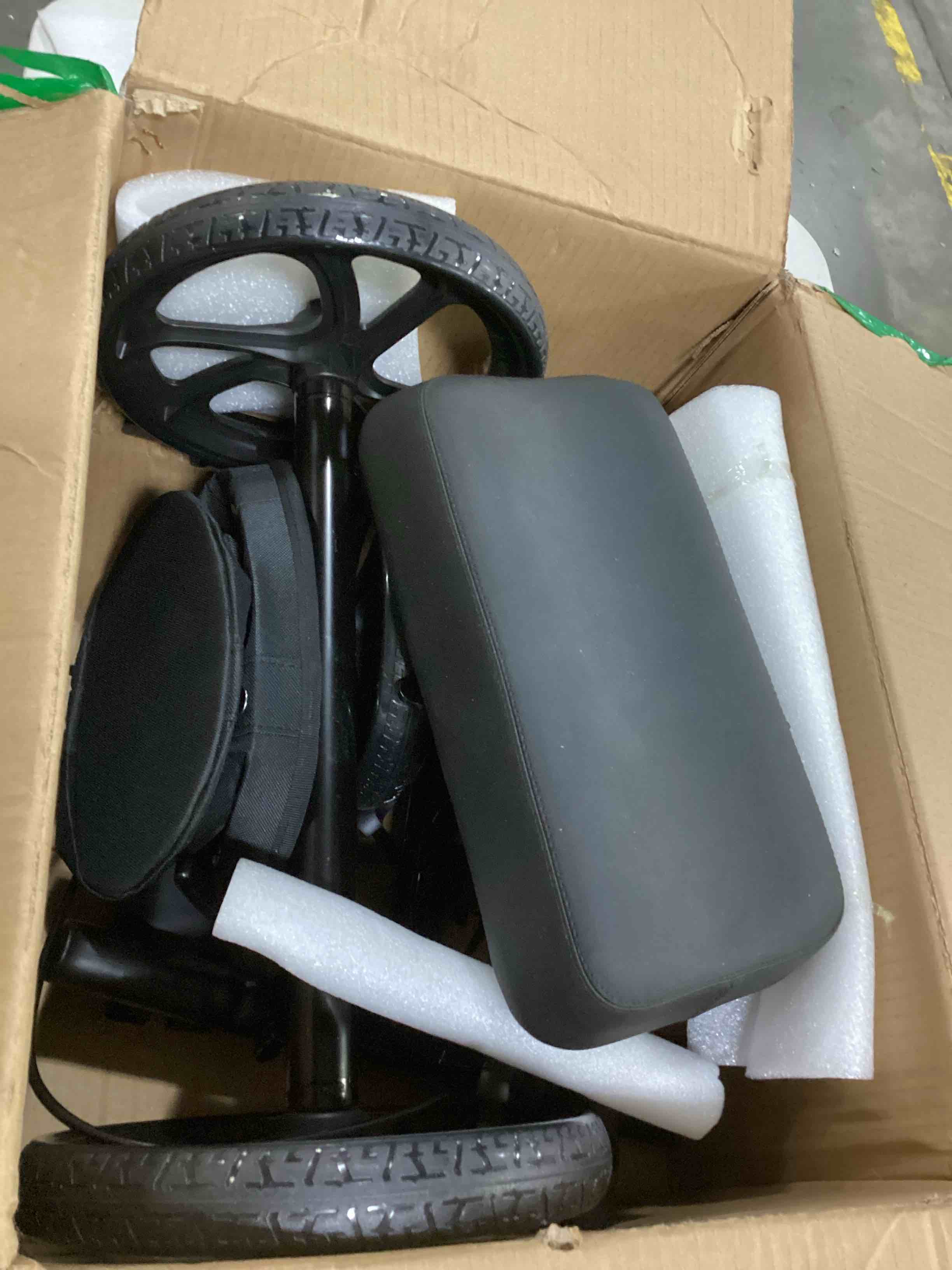 https://s3.amazonaws.com/lotting-images-prod/bidfta/RED5751322_1717074720224.jpeg