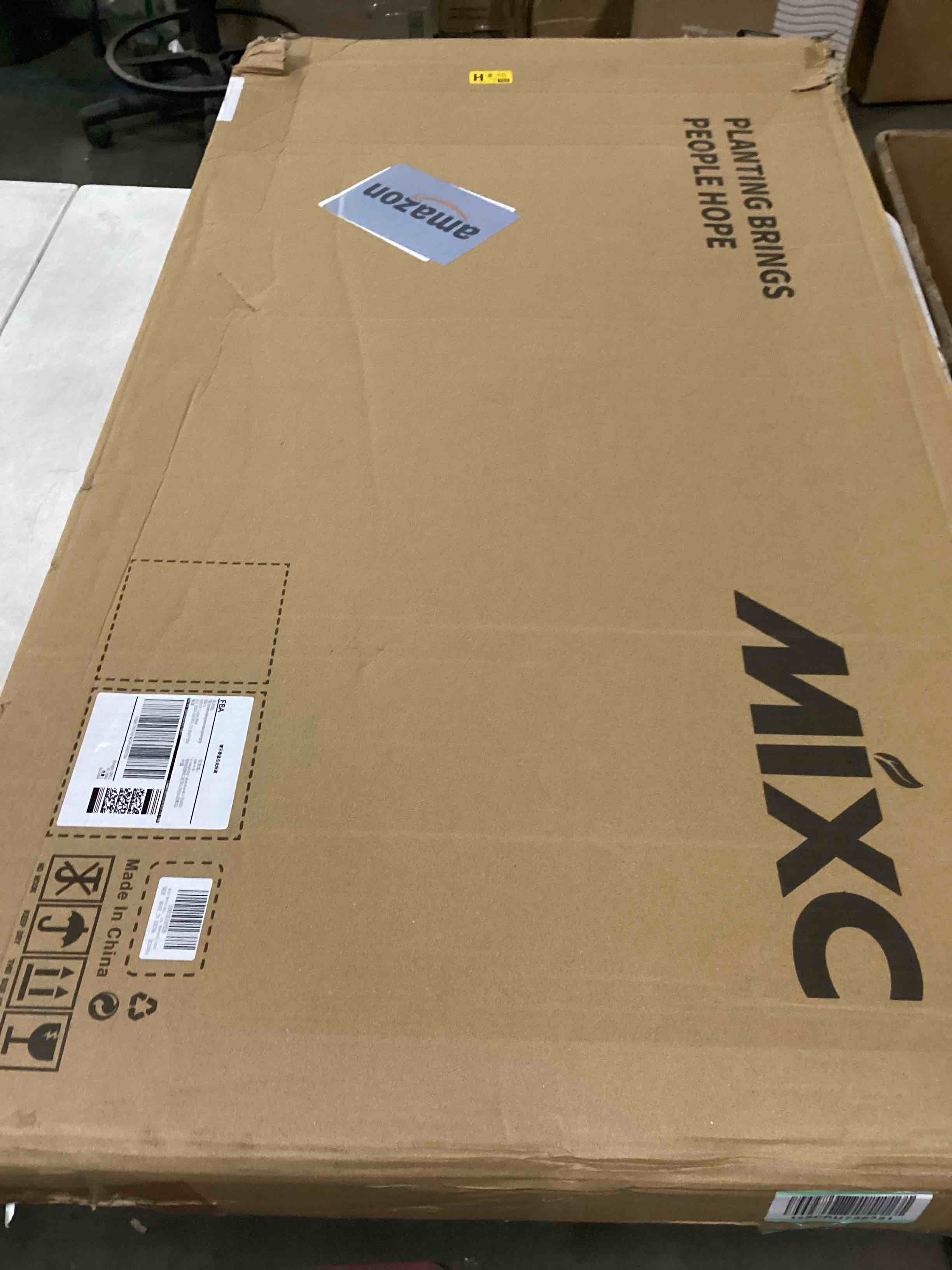 https://s3.amazonaws.com/lotting-images-prod/bidfta/RED5751683_1715084324029.jpeg