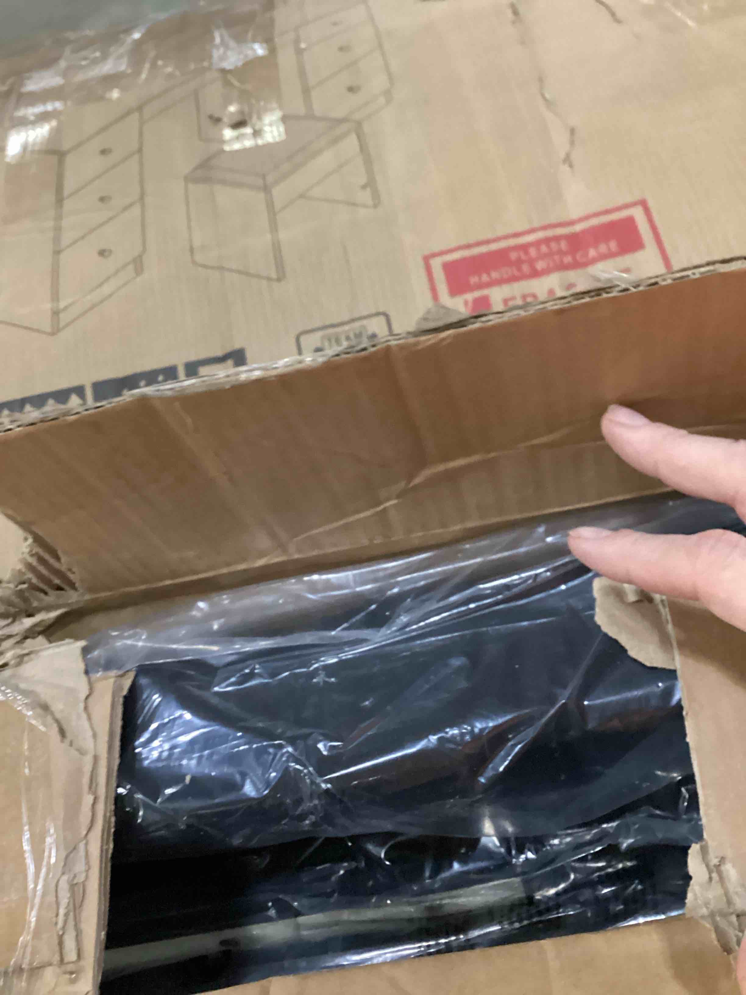 https://s3.amazonaws.com/lotting-images-prod/bidfta/RED5751777_1715168175058.jpeg