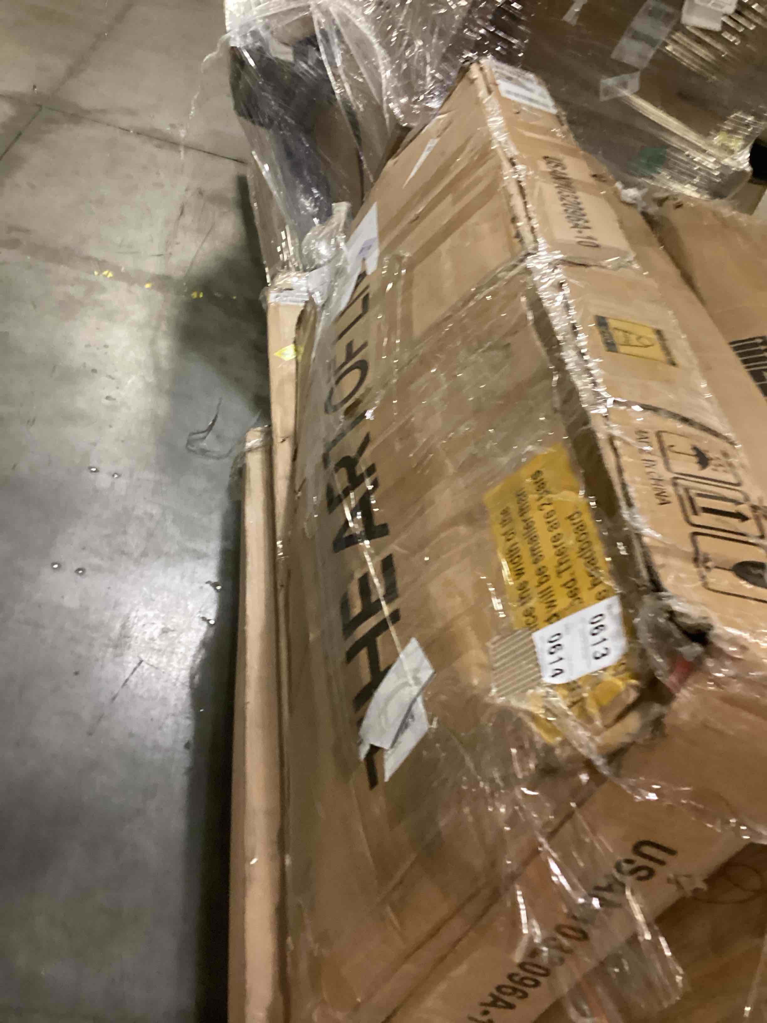 https://s3.amazonaws.com/lotting-images-prod/bidfta/RED5751777_1715168240542.jpeg