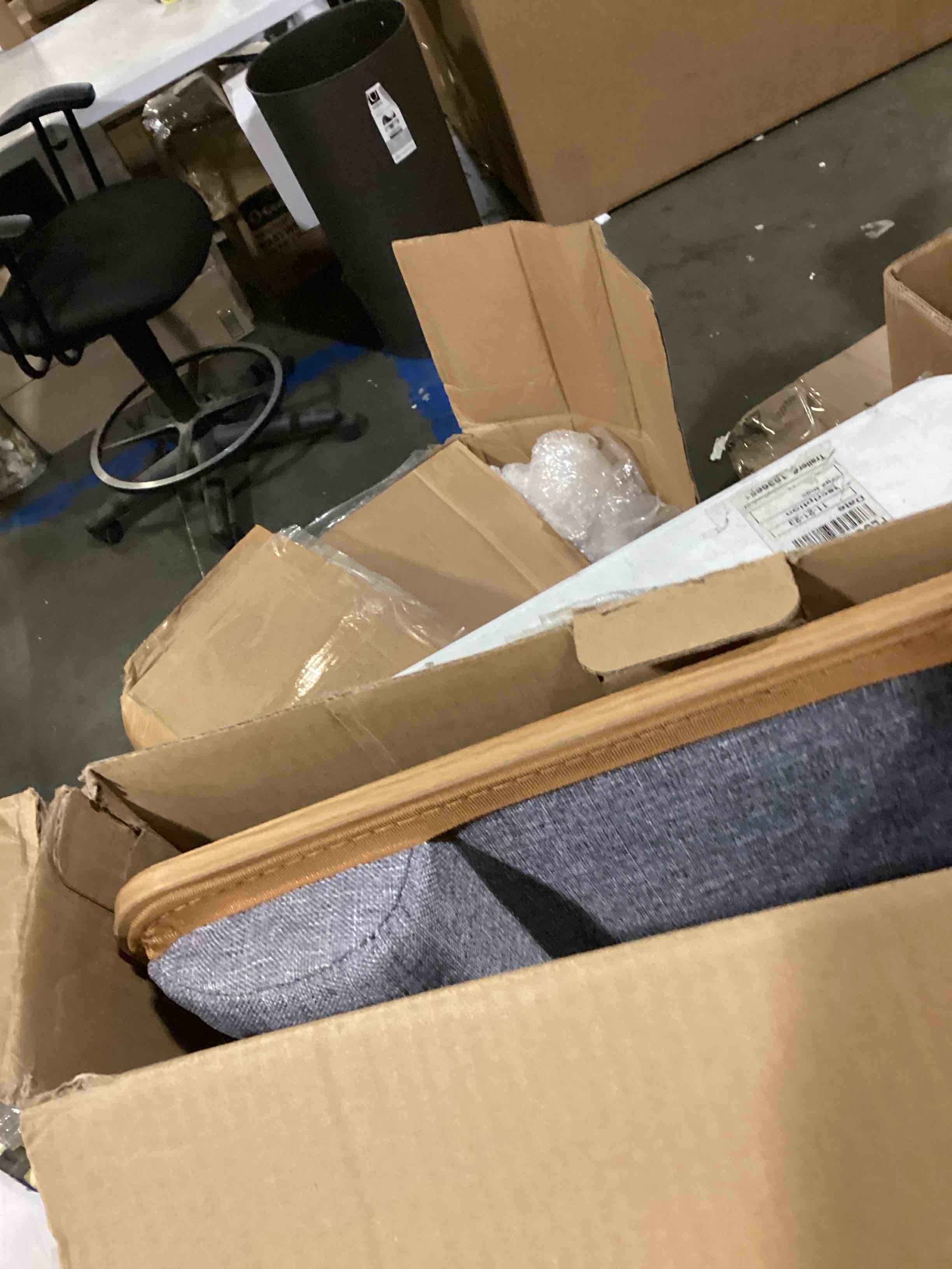 https://s3.amazonaws.com/lotting-images-prod/bidfta/RED5751947_1715268516589.jpeg