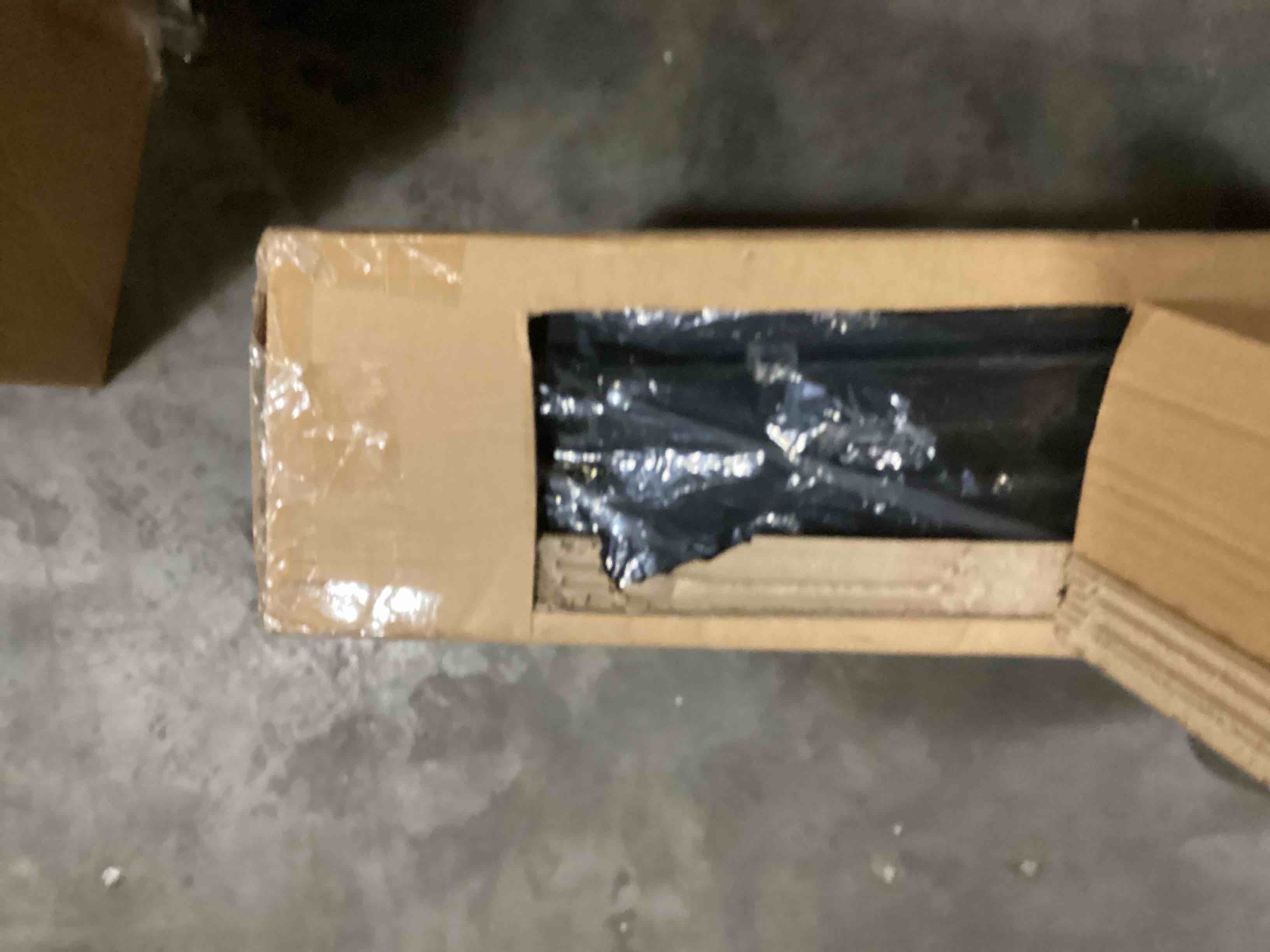 https://s3.amazonaws.com/lotting-images-prod/bidfta/RED5752008_1715281434287.jpeg