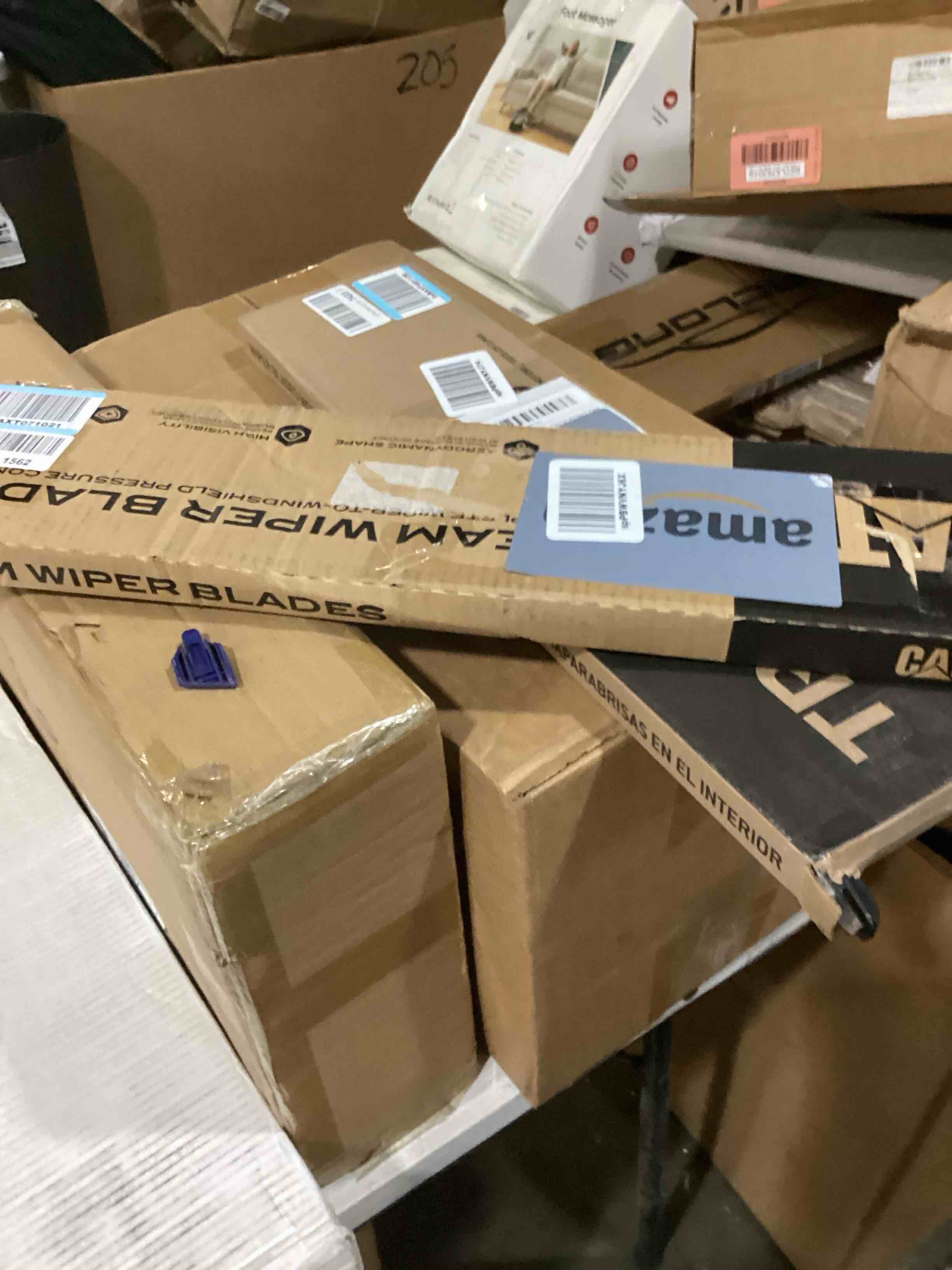 https://s3.amazonaws.com/lotting-images-prod/bidfta/RED5752022_1715339699300.jpeg