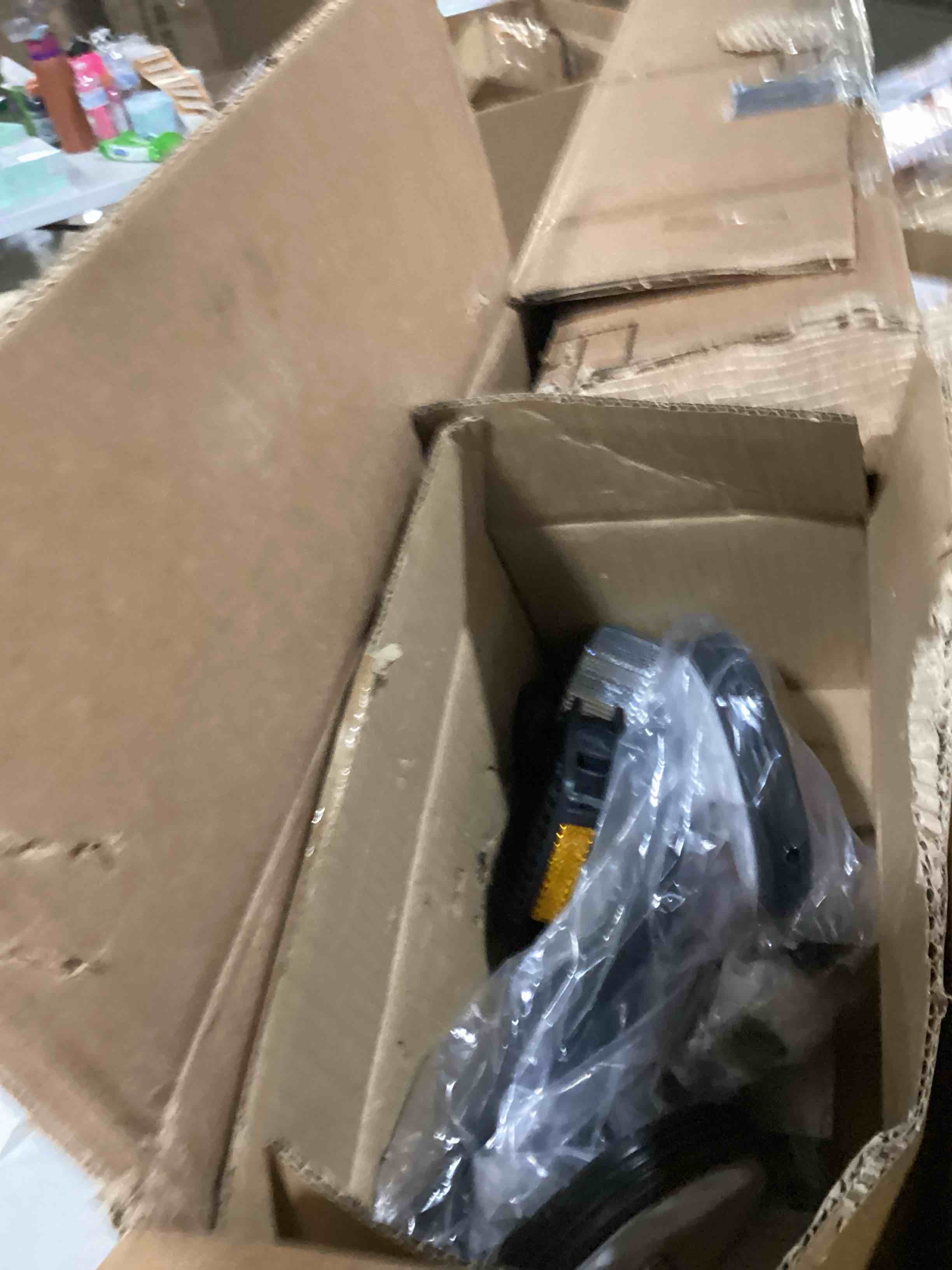 https://s3.amazonaws.com/lotting-images-prod/bidfta/RED5752162_1715365483295.jpeg