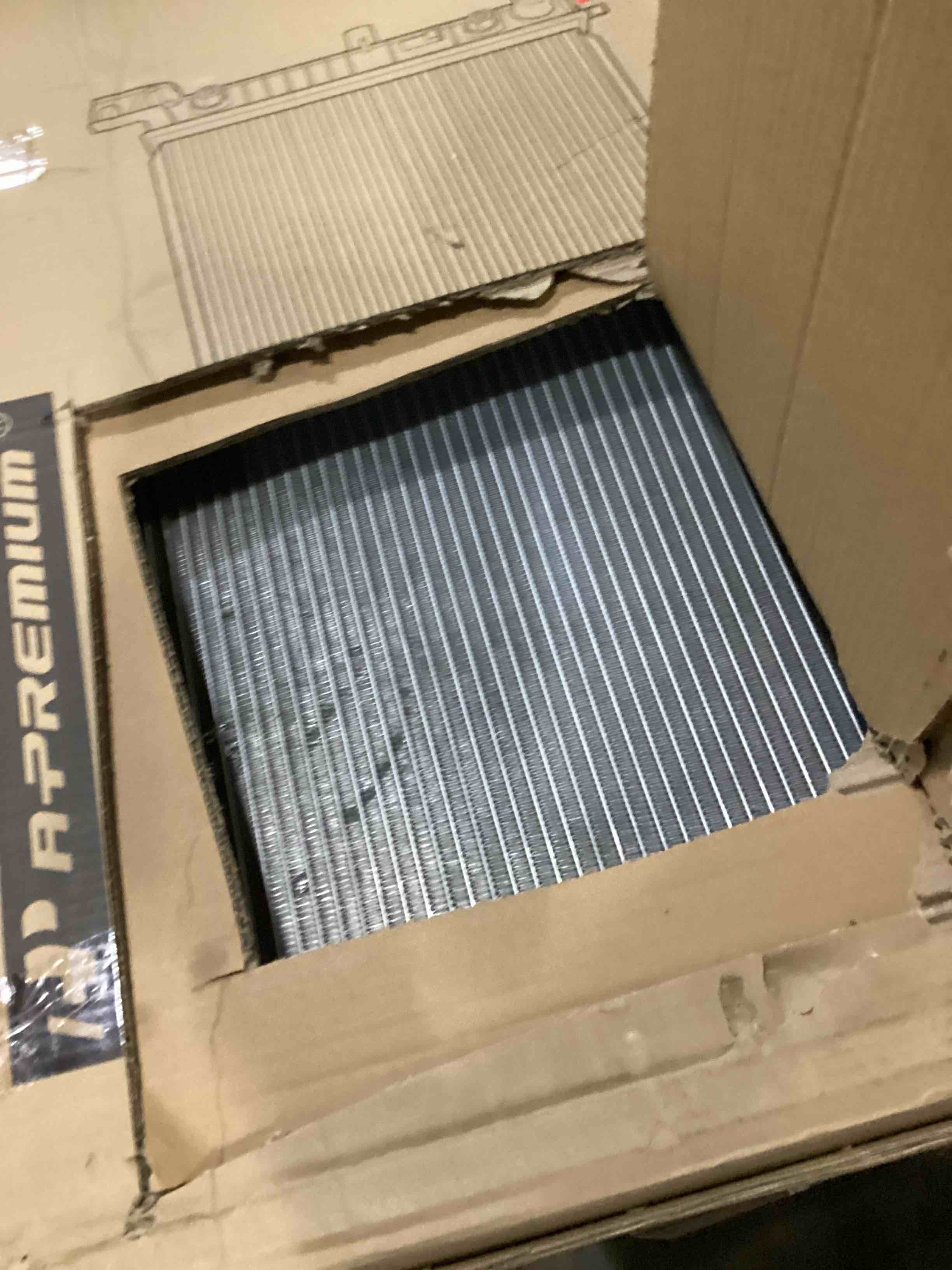https://s3.amazonaws.com/lotting-images-prod/bidfta/RED5752163_1715366836611.jpeg
