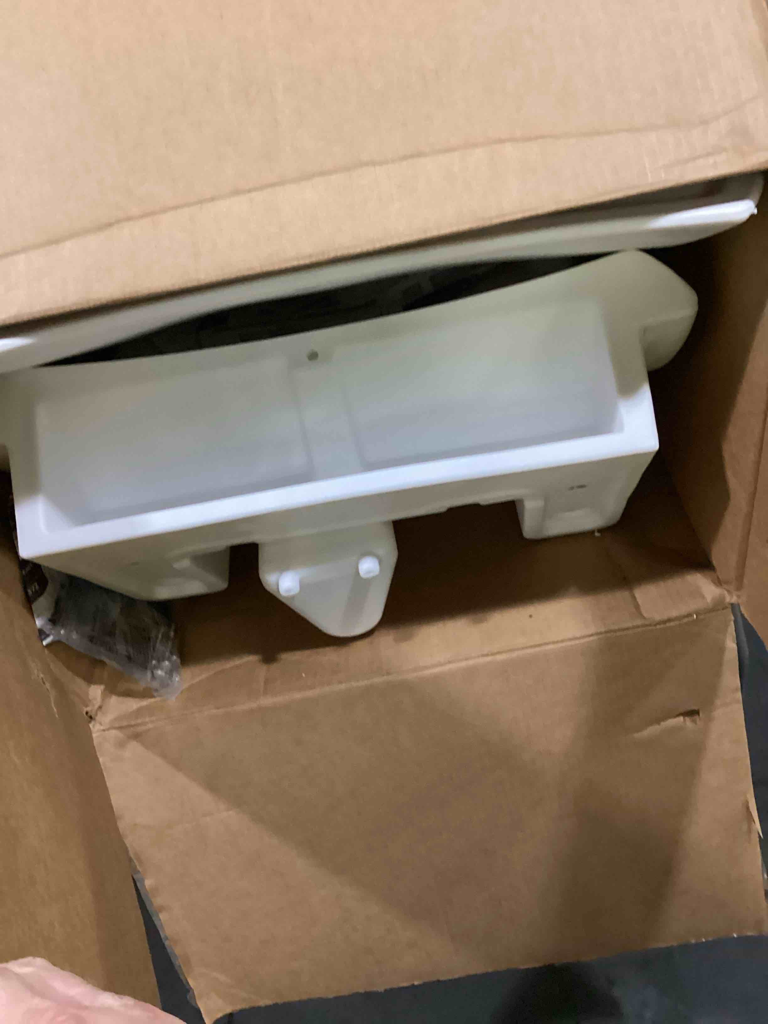 https://s3.amazonaws.com/lotting-images-prod/bidfta/RED5752189_1715599361637.jpeg