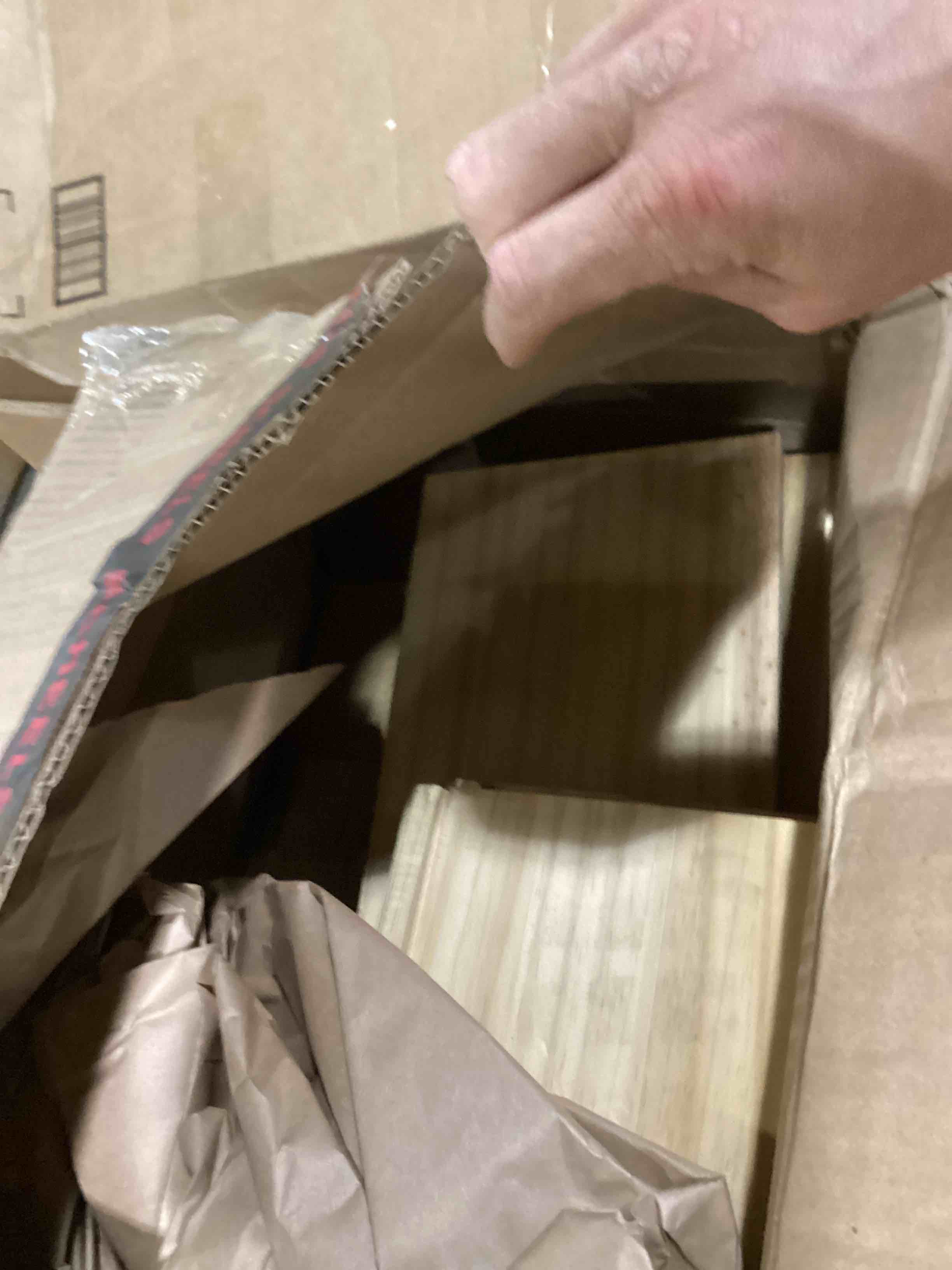 https://s3.amazonaws.com/lotting-images-prod/bidfta/RED5752287_1715688280800.jpeg