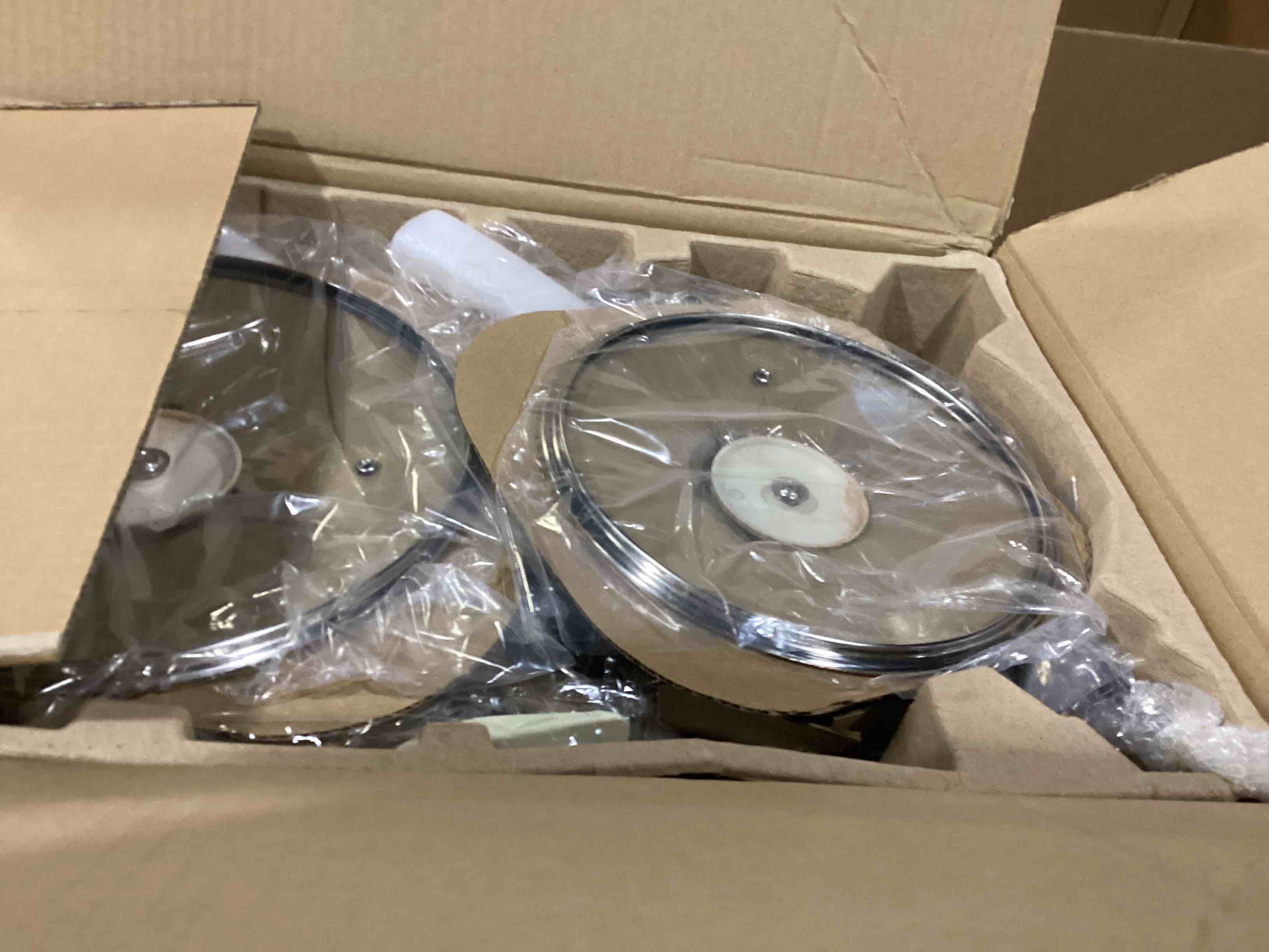 https://s3.amazonaws.com/lotting-images-prod/bidfta/RED5752298_1715693995034.jpeg