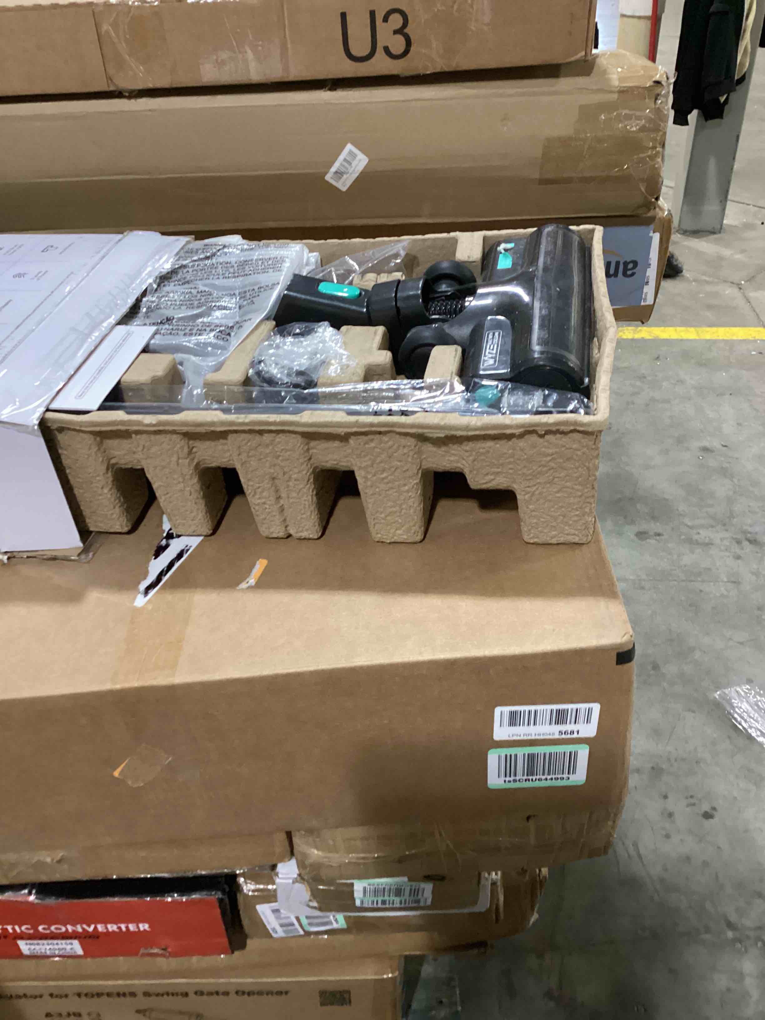 https://s3.amazonaws.com/lotting-images-prod/bidfta/RED5752313_1715697414210.jpeg
